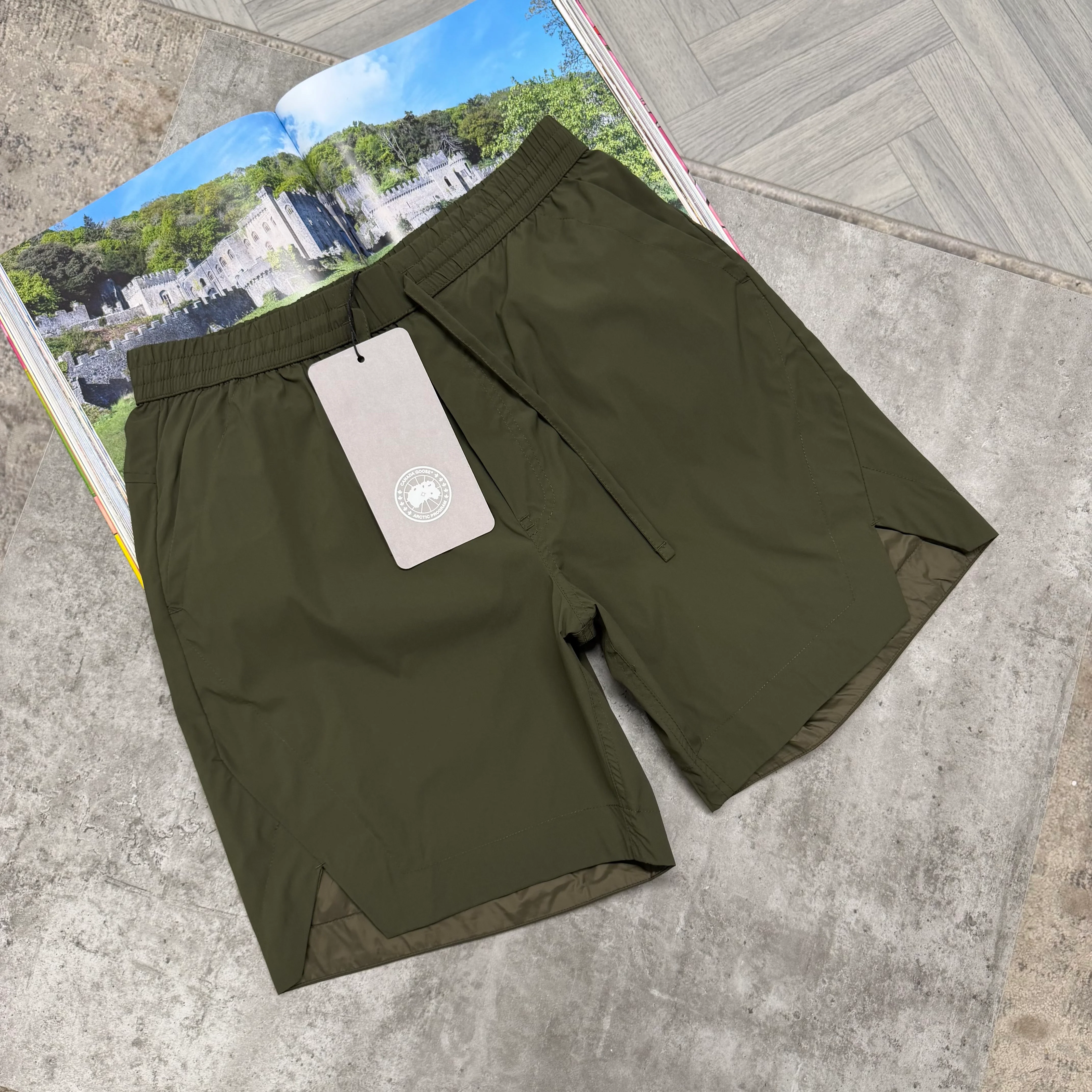 CG BLACK BADGE SHORTS - KHAKI
