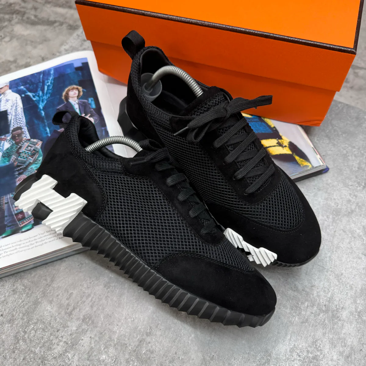 H TRAINERS - BLACK / WHITE - Image 3