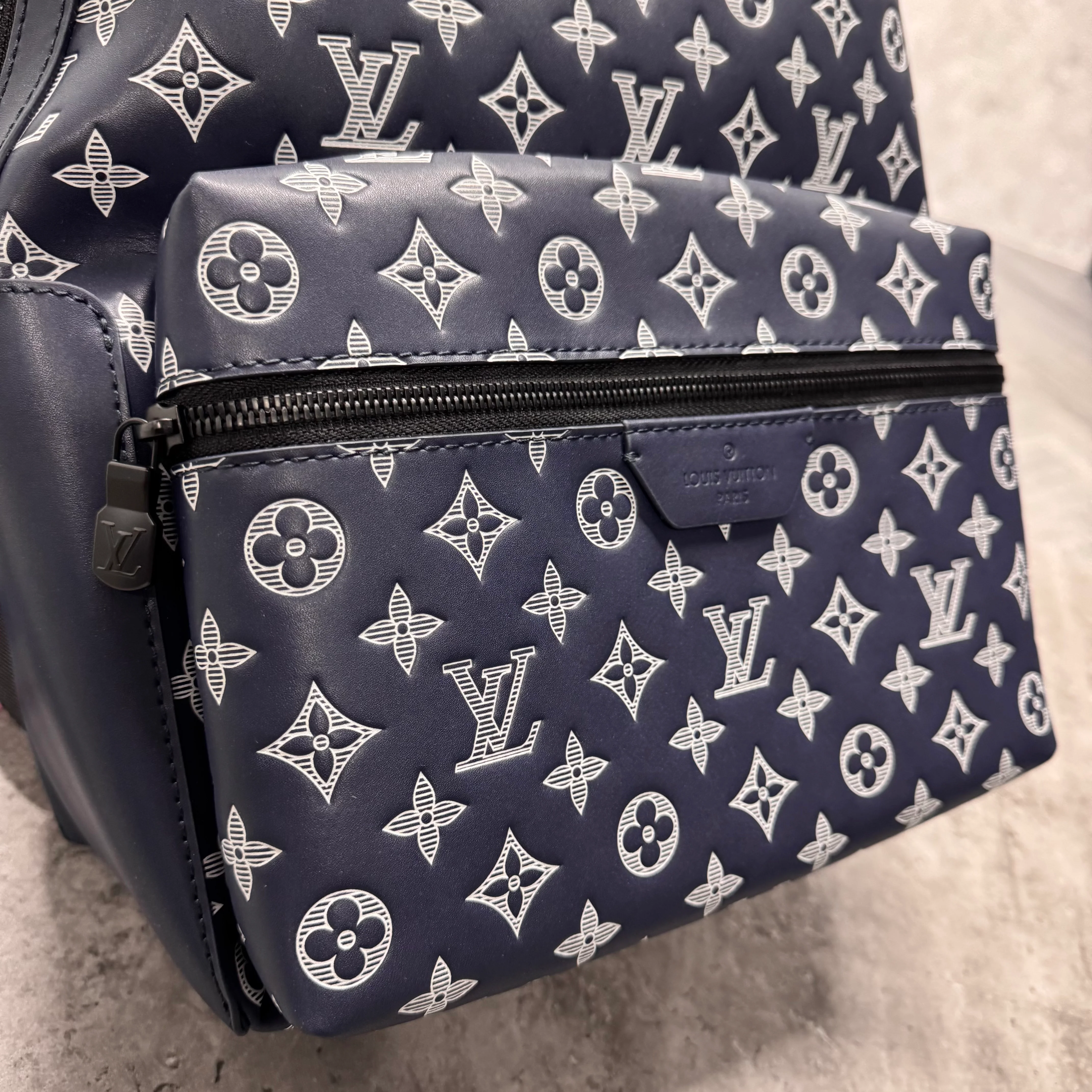 (PRE ORDER) LVE MONOGRAM BACKPACK - NAVY - Image 3