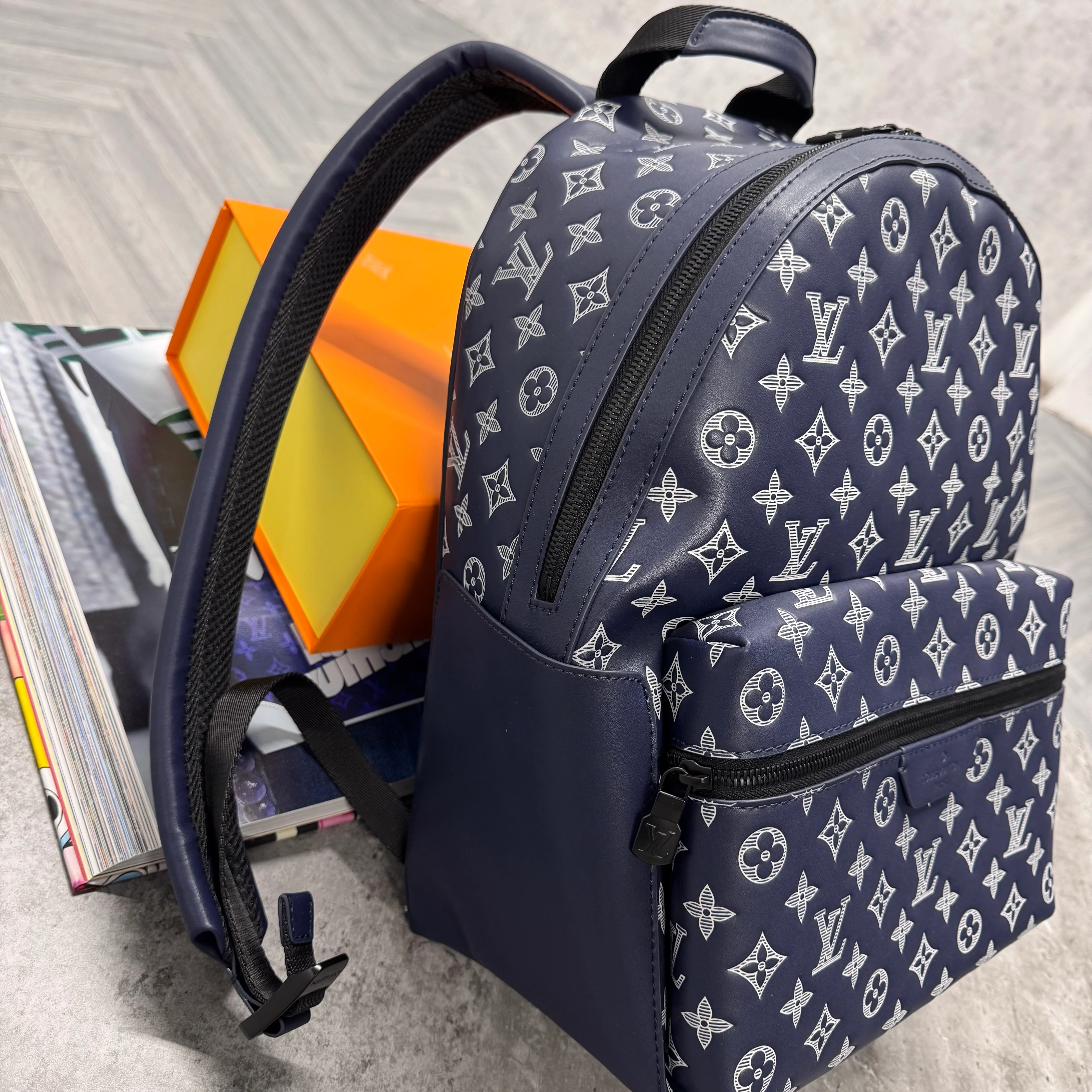 (PRE ORDER) LVE MONOGRAM BACKPACK - NAVY - Image 4