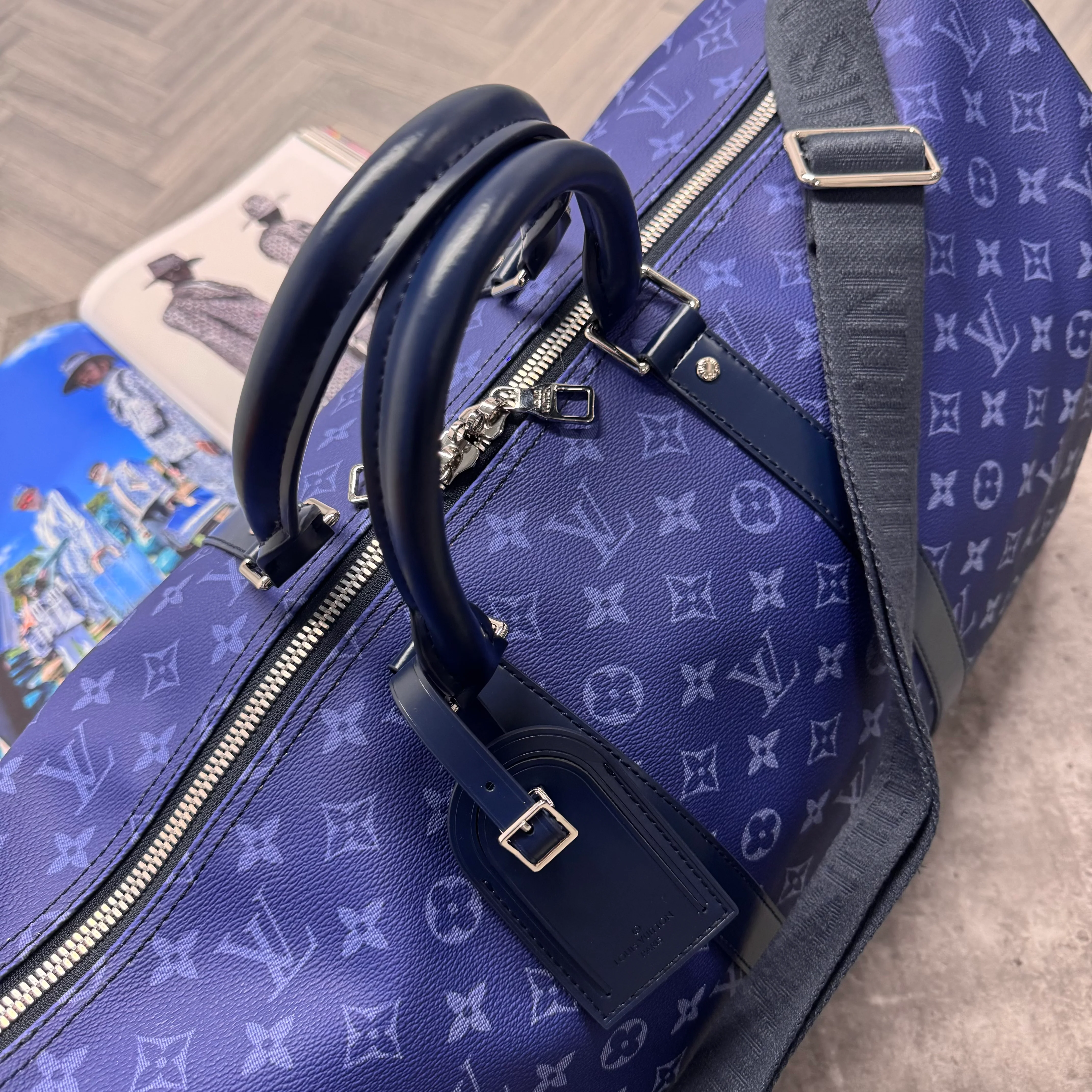(PRE ORDER) LVE DUFFEL BAG (55) - BLACK / BLUE - Image 2
