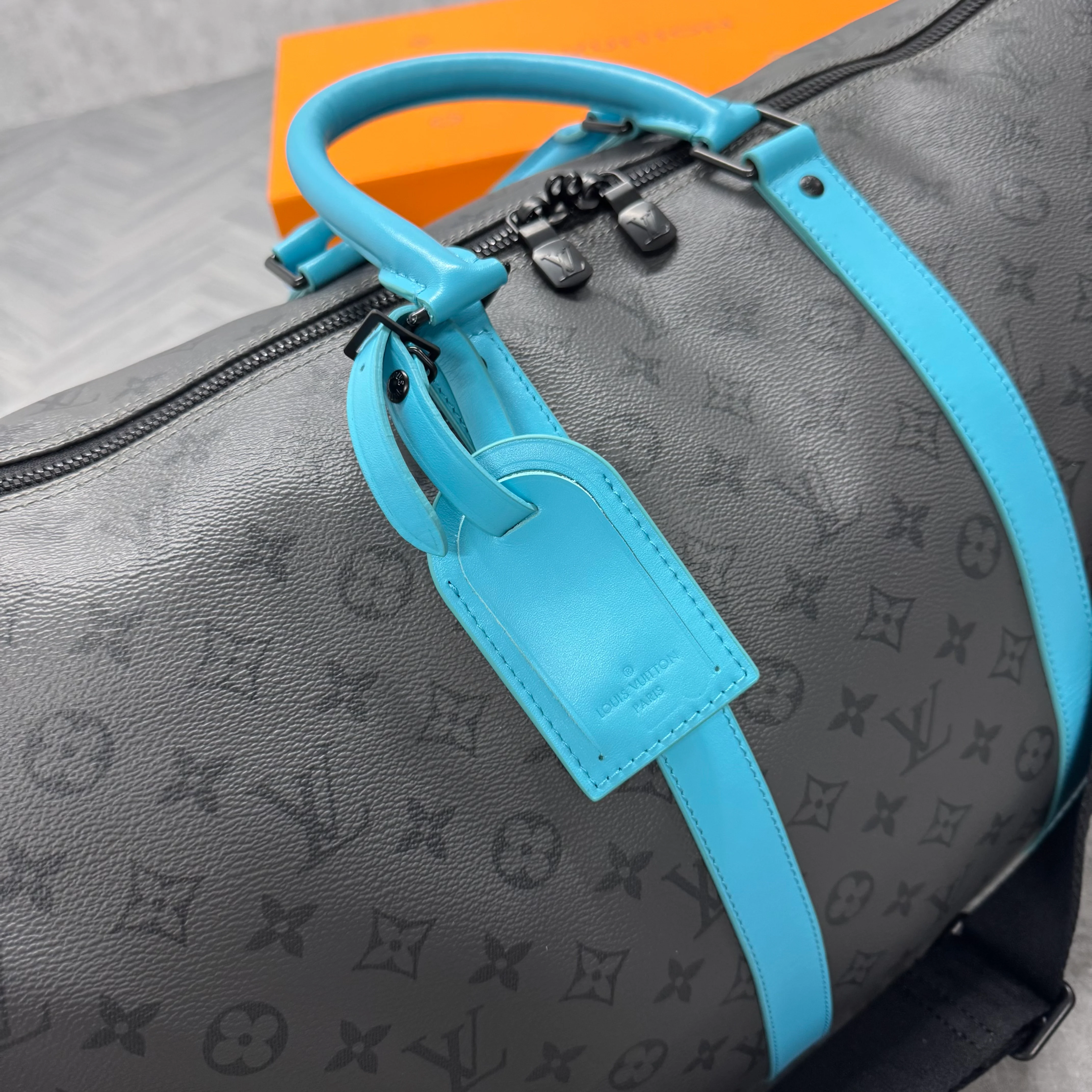 (PRE ORDER) LVE DUFFEL BAG (55) - GREY / AQUA - Image 2