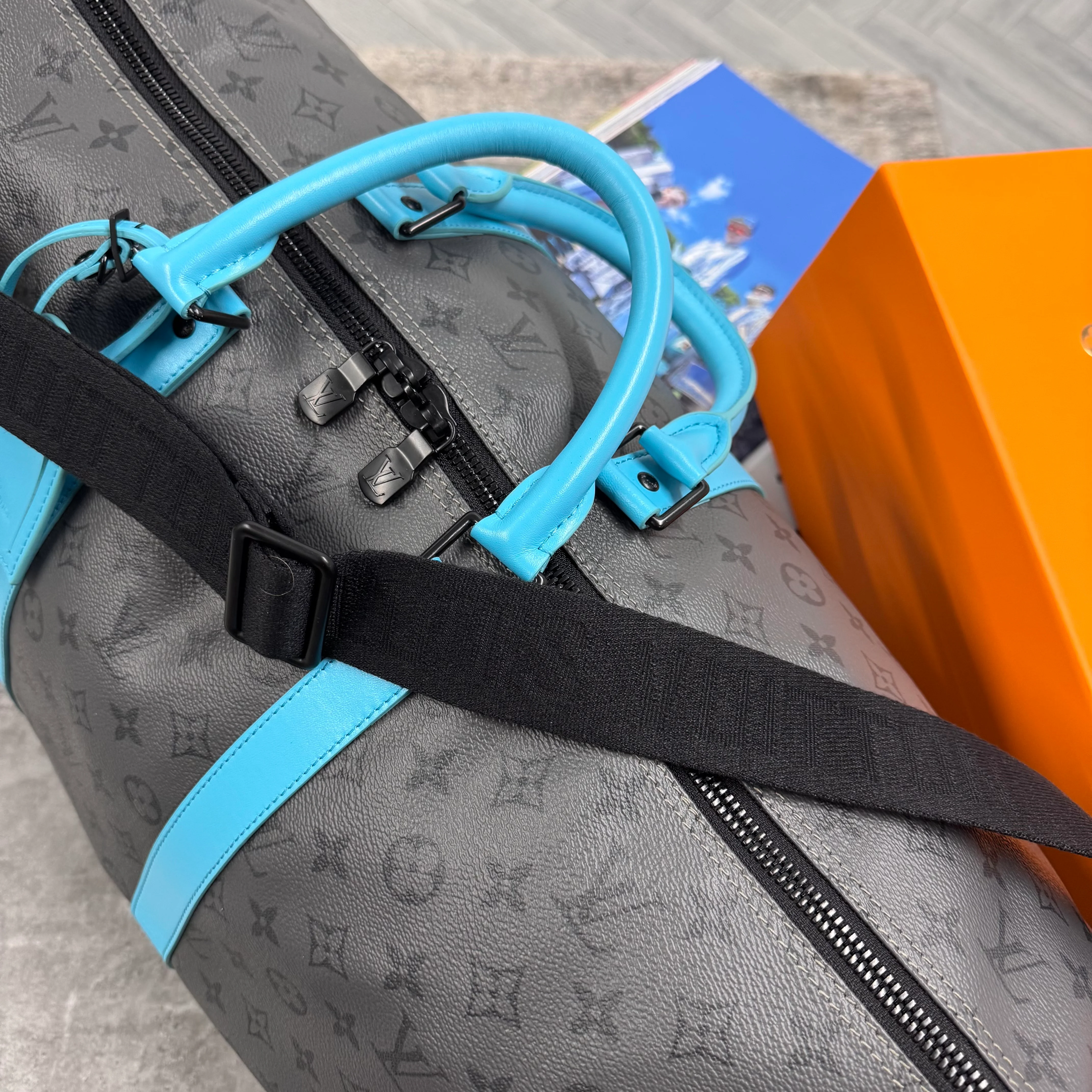 (PRE ORDER) LVE DUFFEL BAG (55) - GREY / AQUA - Image 3