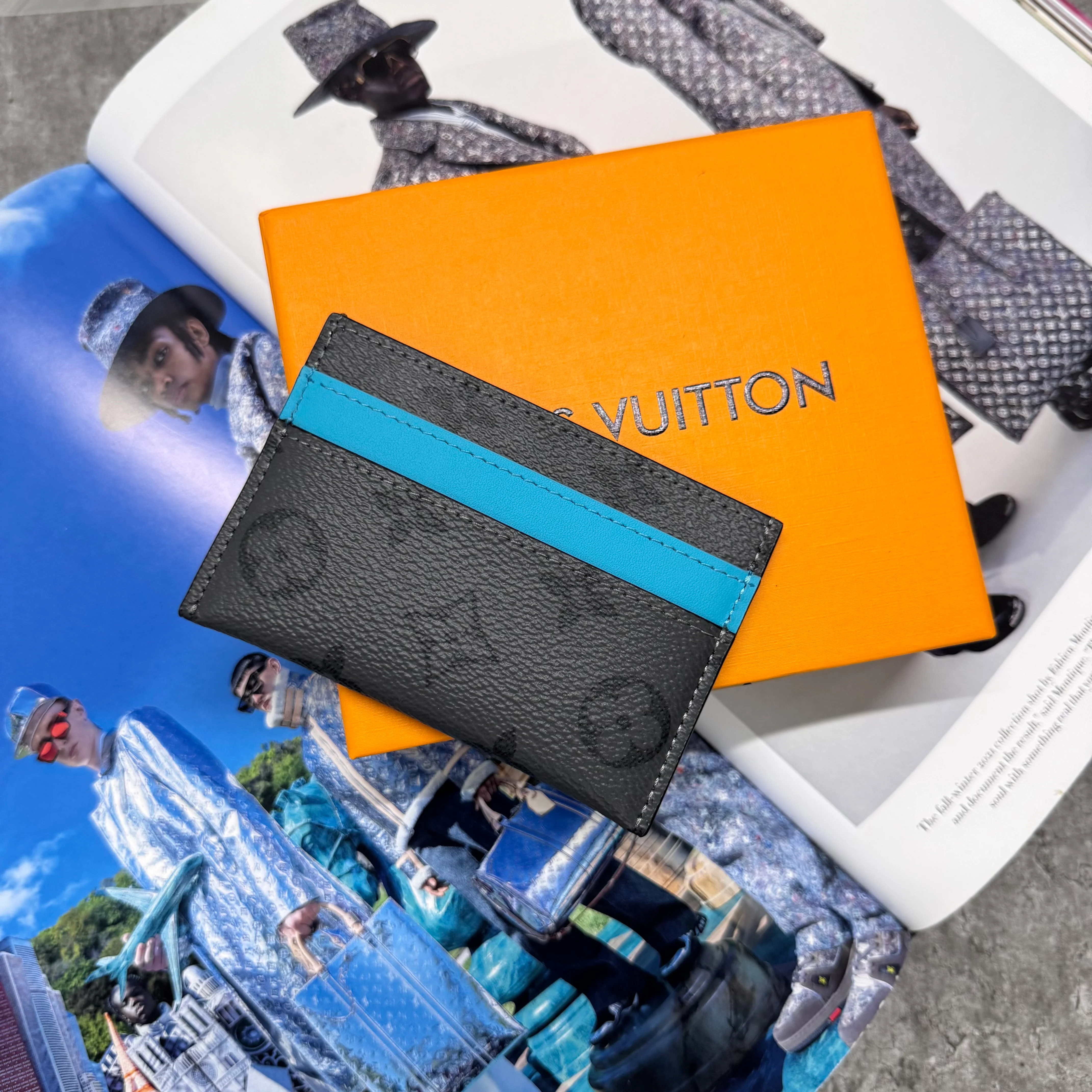 (PRE ORDER) LVE MONOGRAM CARDHOLDER - GREY / AQUA - Image 2