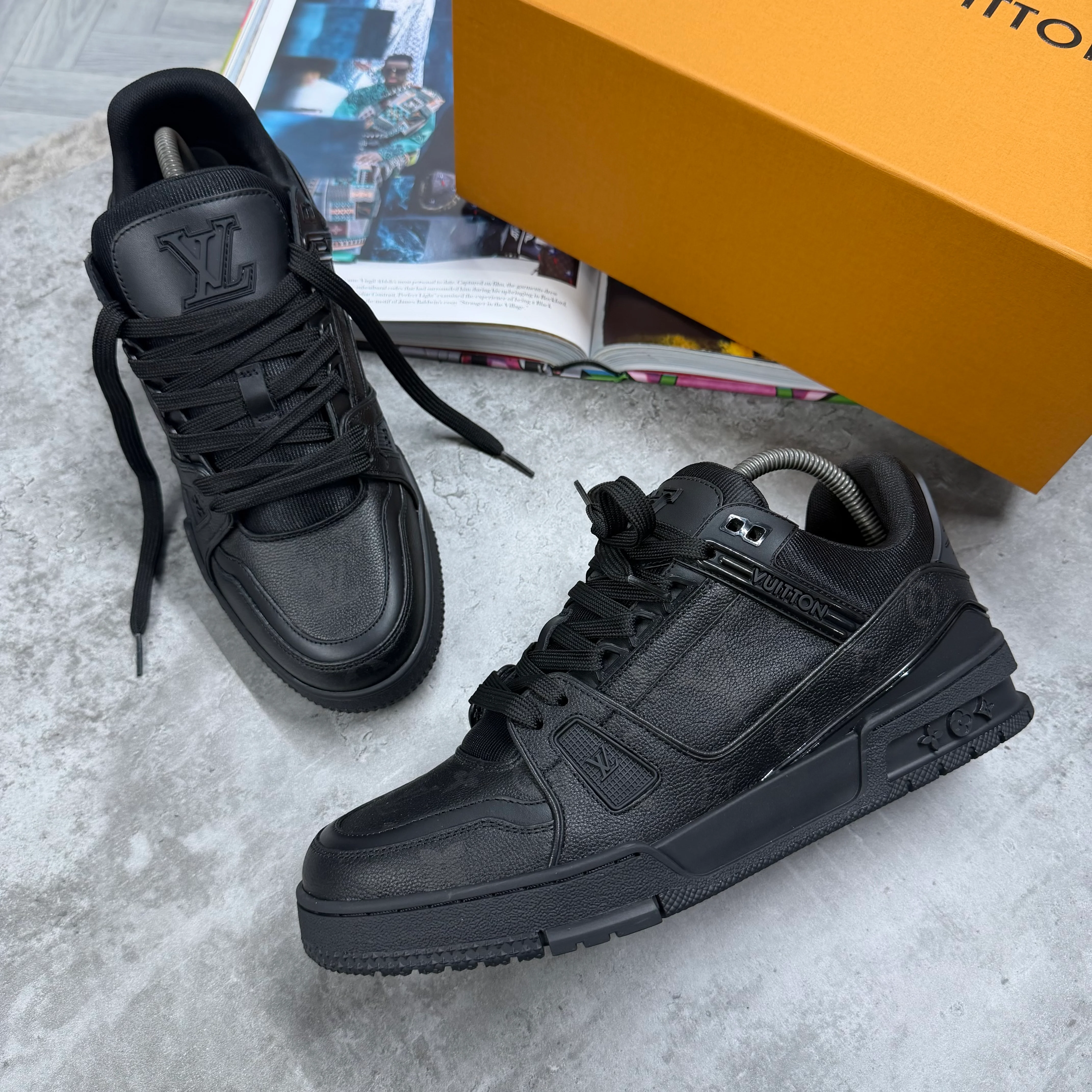 LVE MONOGRAM TRAINER - BLACK - Image 2