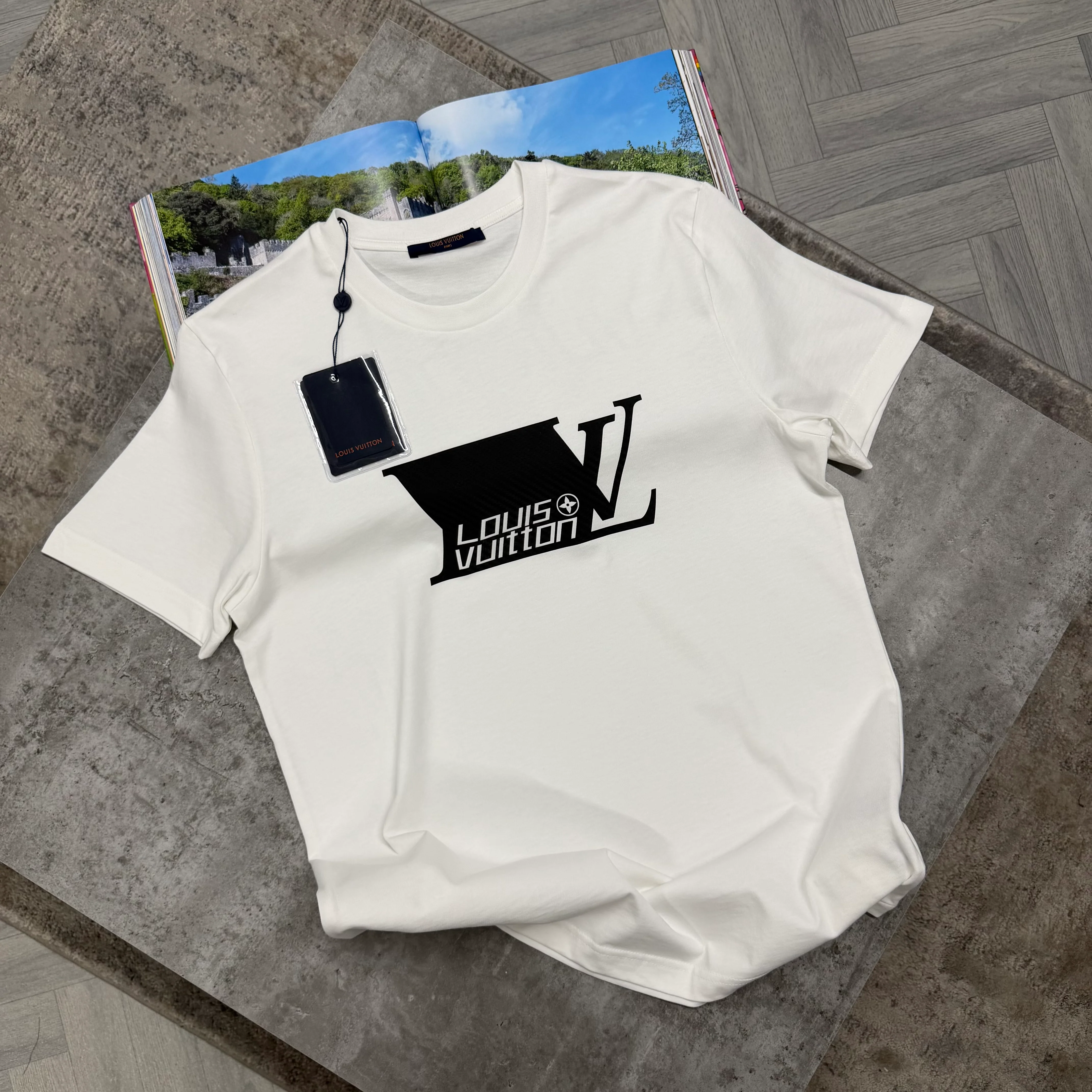 LVE SIGNATURE T SHIRT -  OFF WHITE
