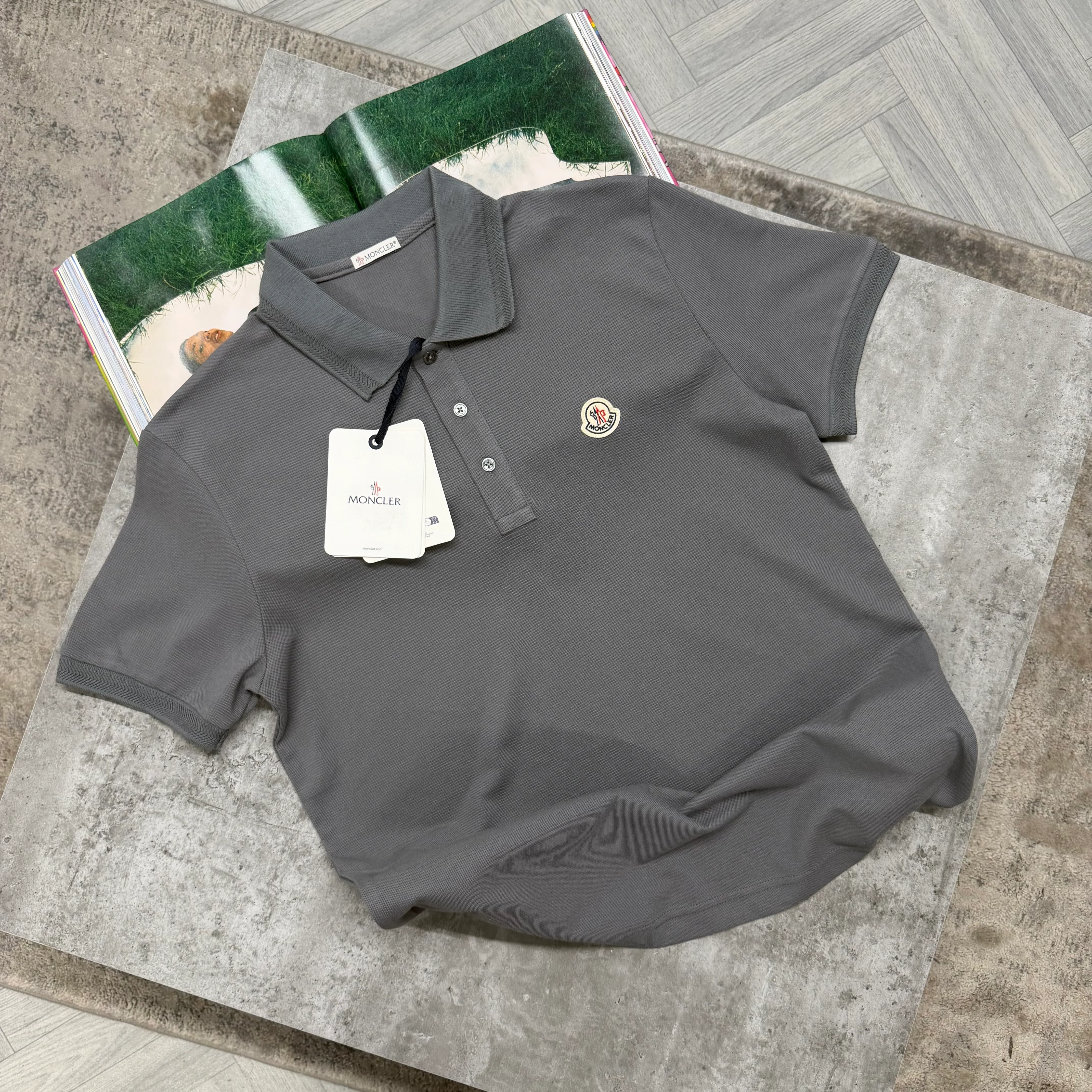 MNCLR PLEATED COLLAR POLO - CHARCOAL