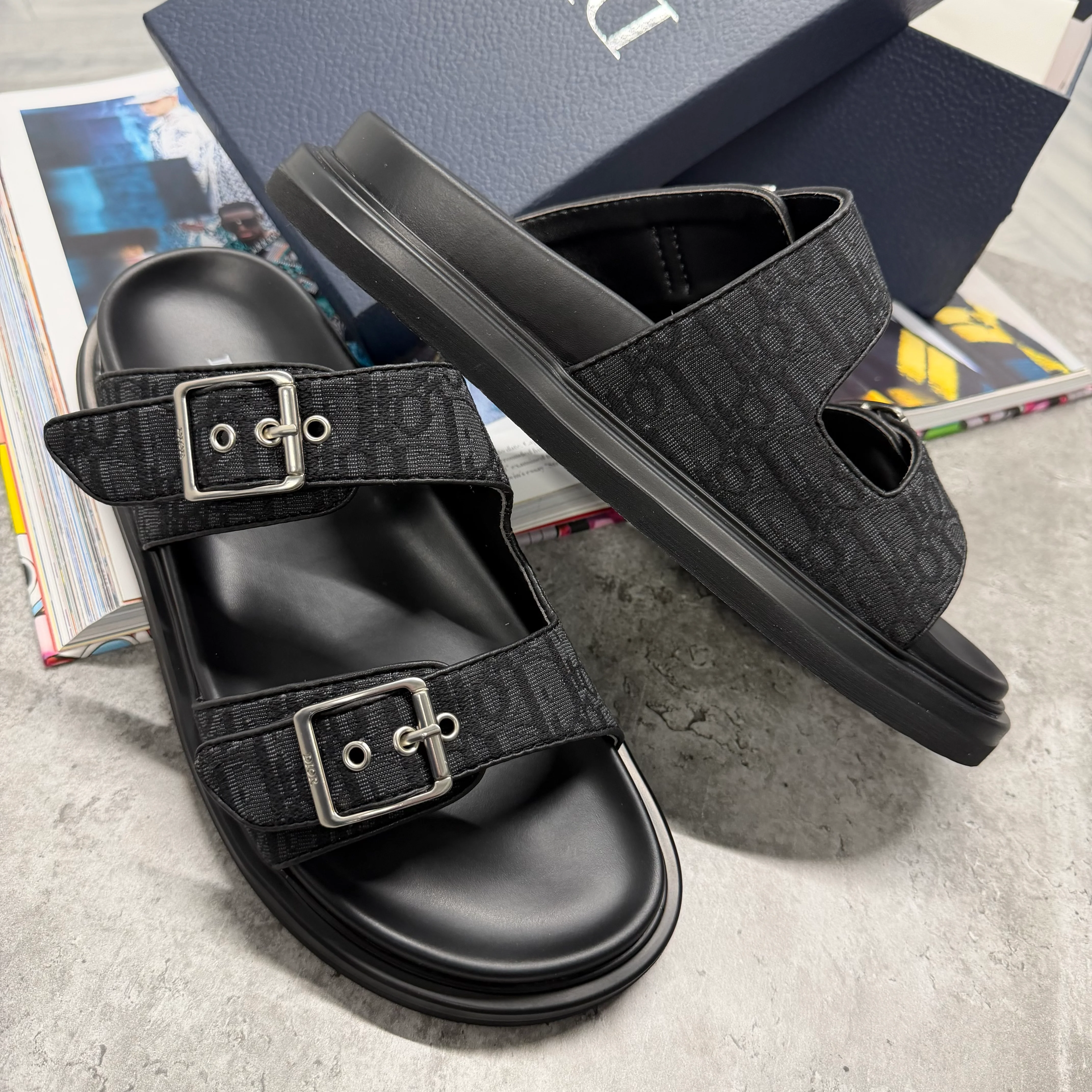 (PRE ORDER) CD OBLIQUE SANDALS - BLACK - Image 3