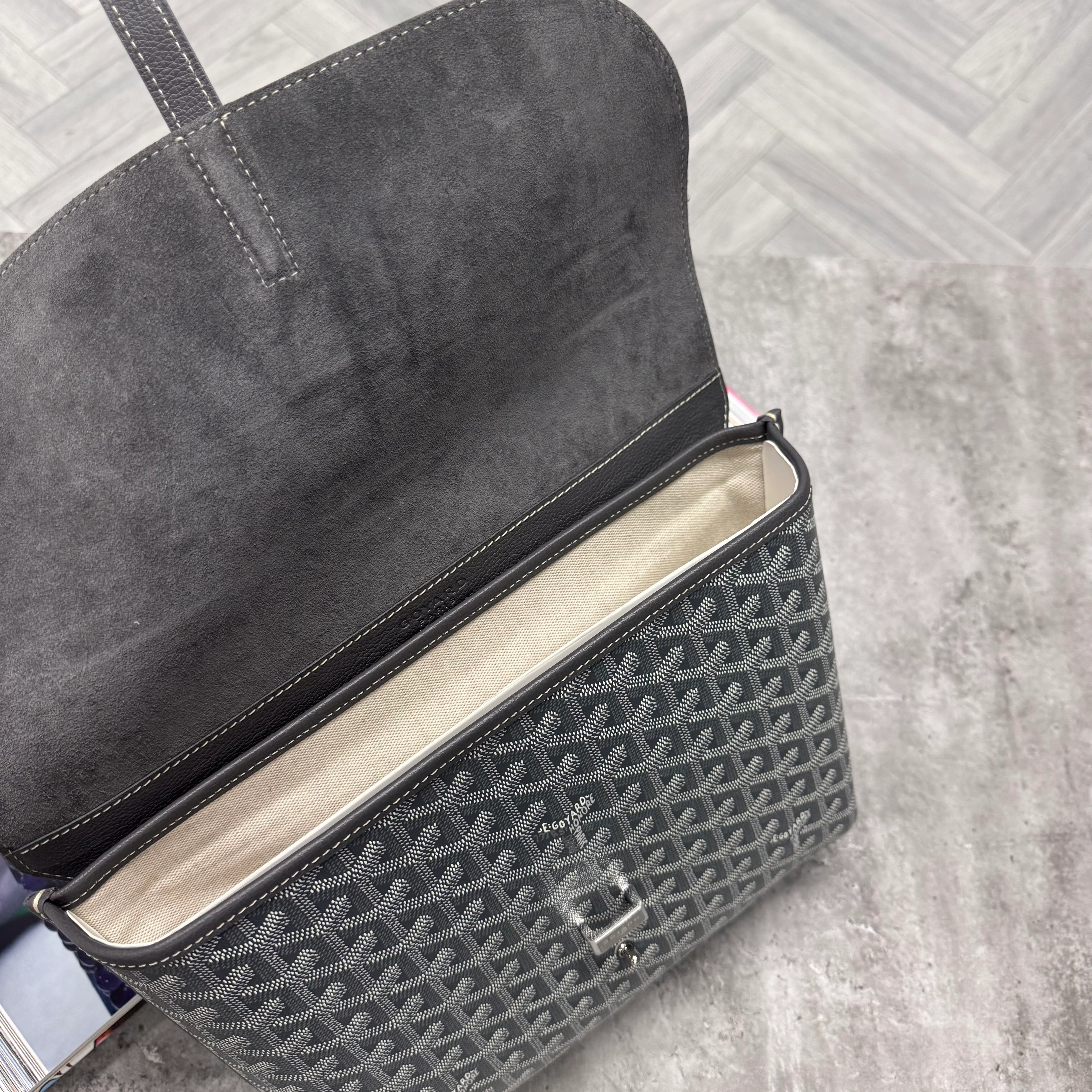 (PRE ORDER) GYRD MAN BAG - GREY - Image 4
