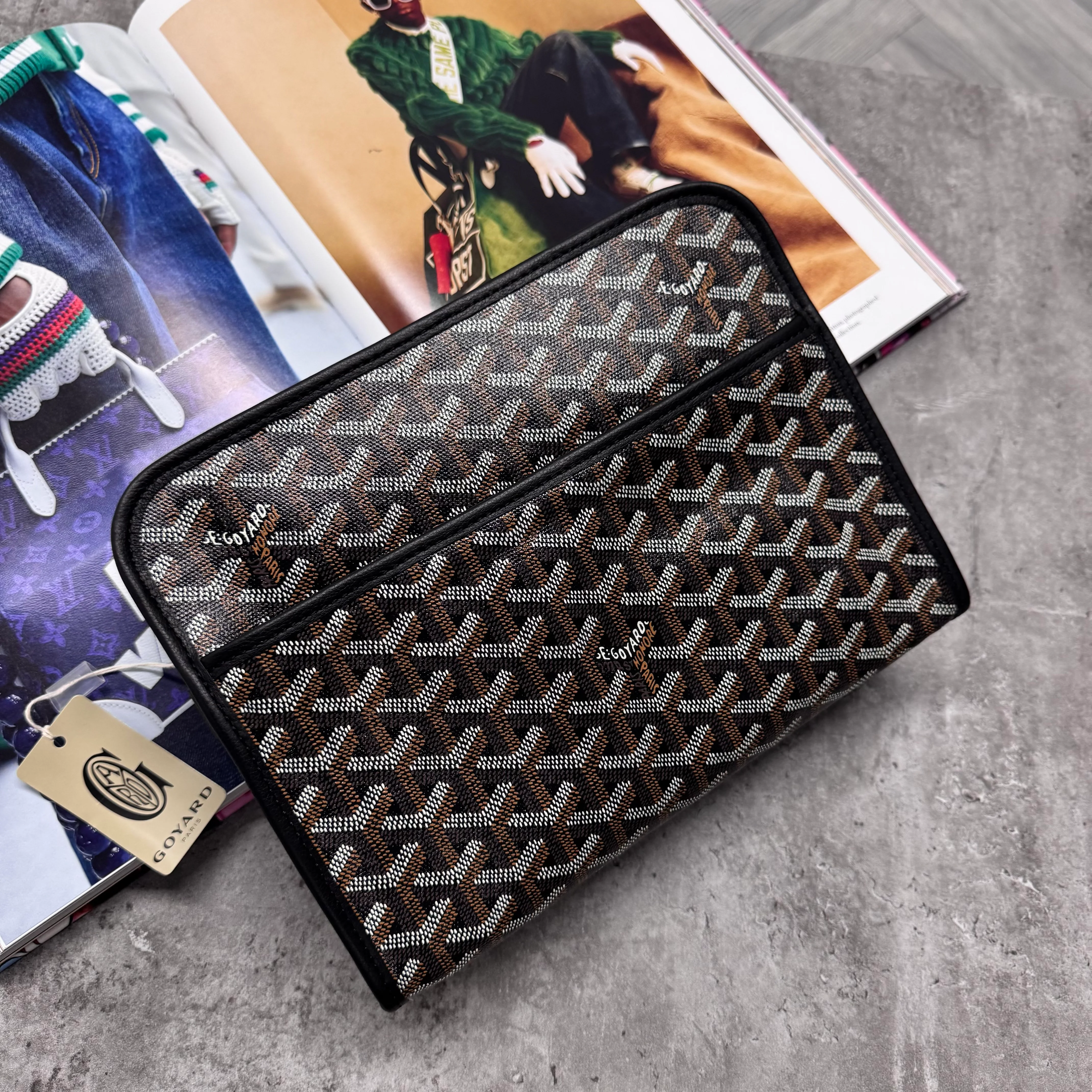 (PRE ORDER) GYRD POUCH BAG - BLACK