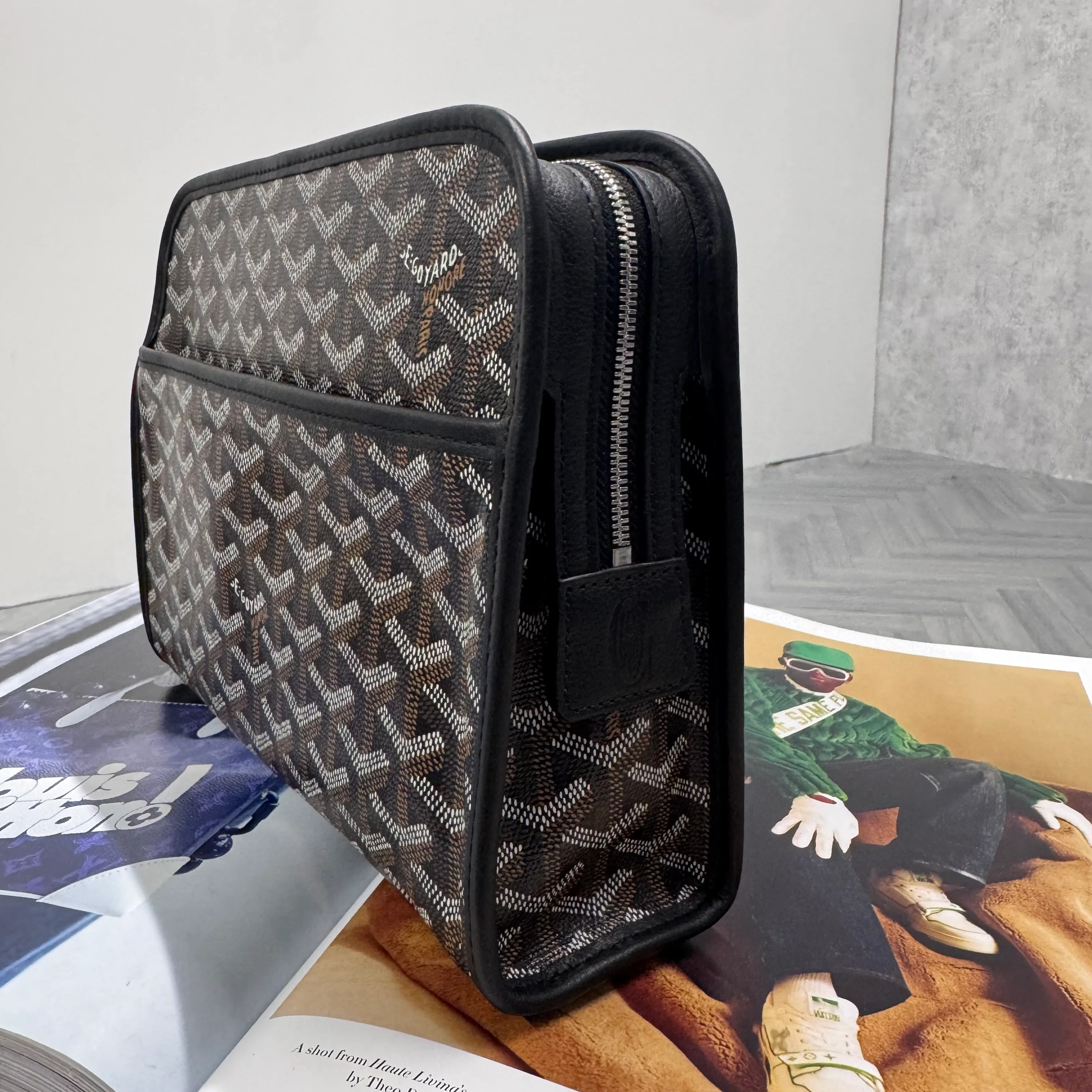 (PRE ORDER) GYRD POUCH BAG - BLACK - Image 3