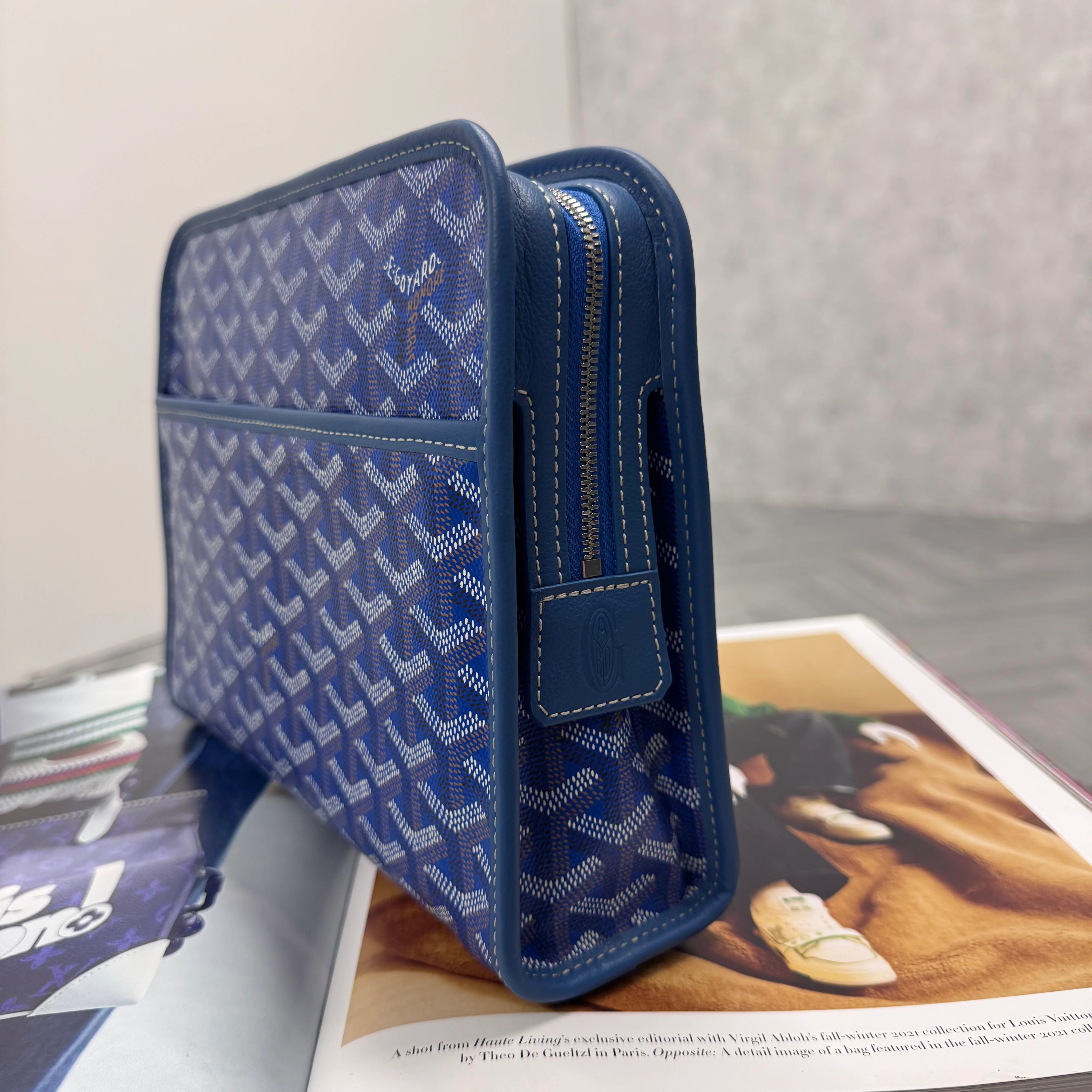 (PRE ORDER) GYRD POUCH BAG - BLUE - Image 3