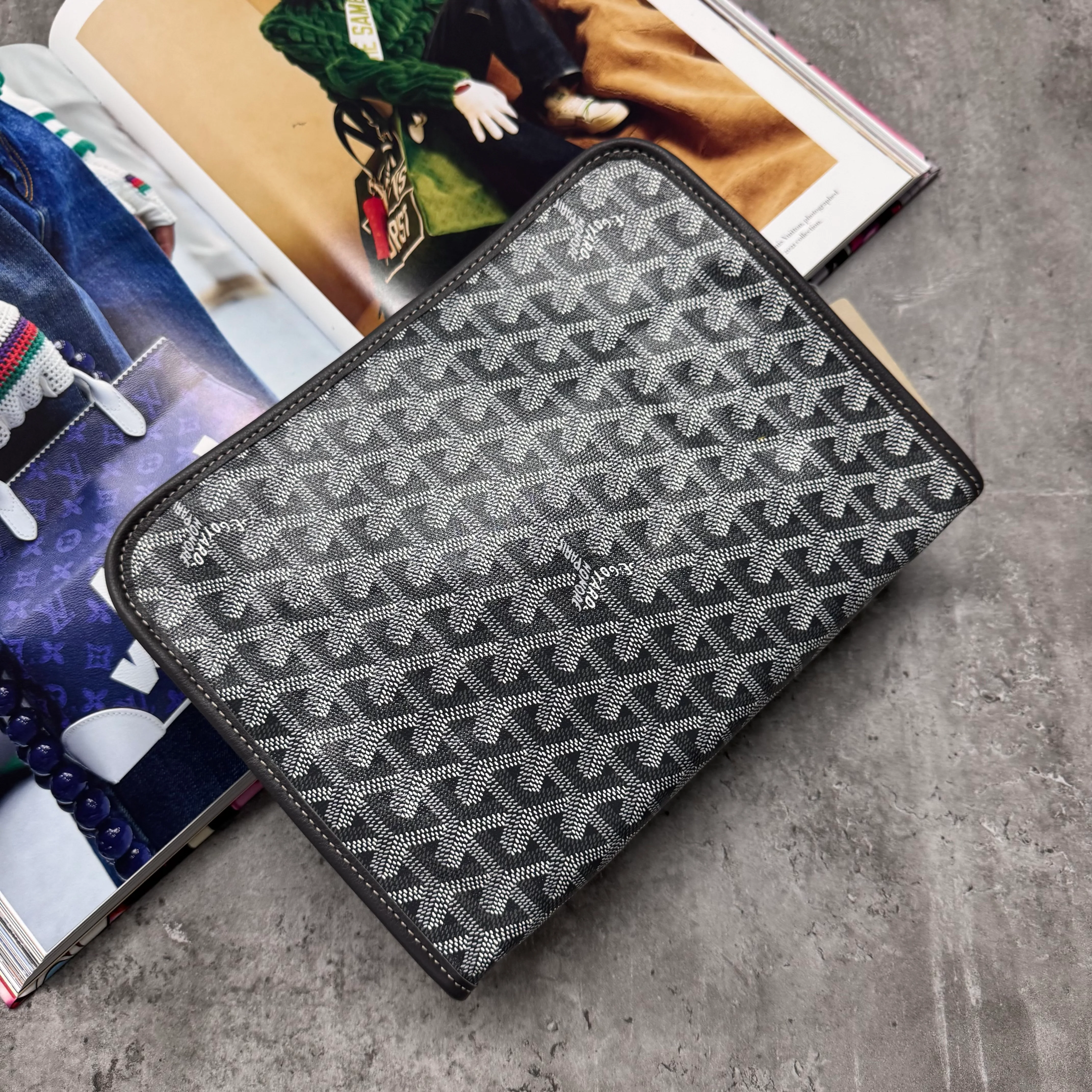 (PRE ORDER) GYRD POUCH BAG - GREY - Image 2