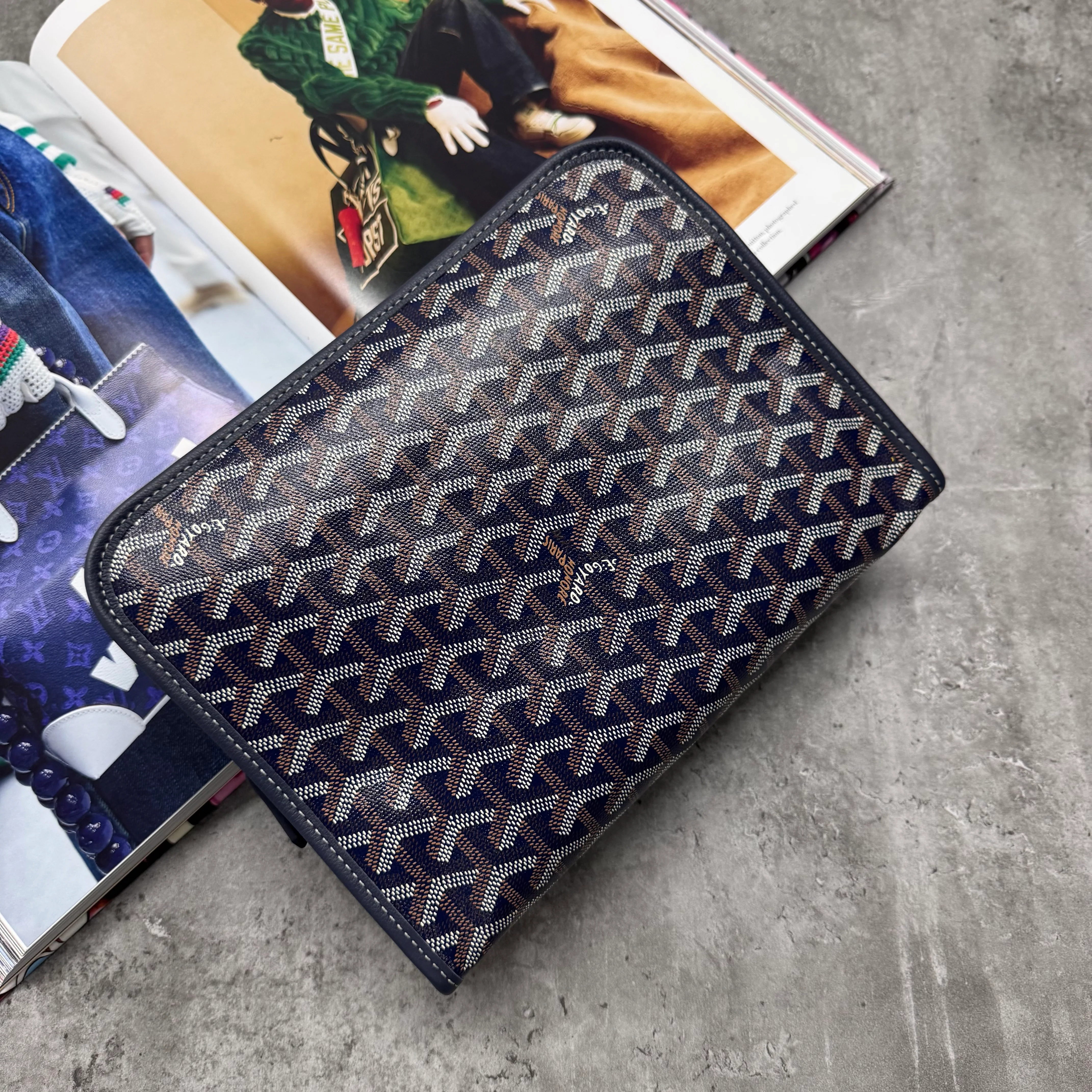 (PRE ORDER) GYRD POUCH BAG - NAVY - Image 2