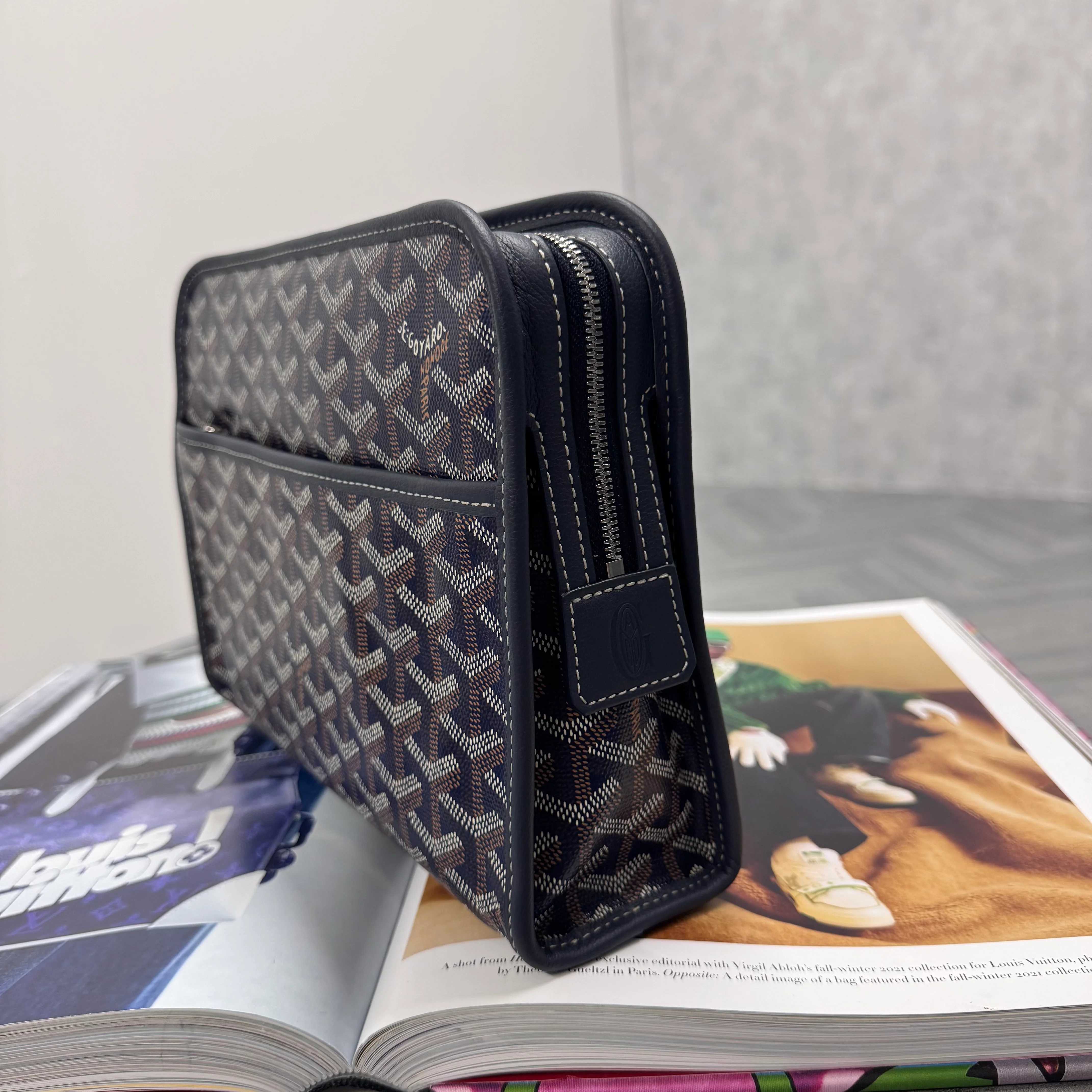 (PRE ORDER) GYRD POUCH BAG - NAVY - Image 3