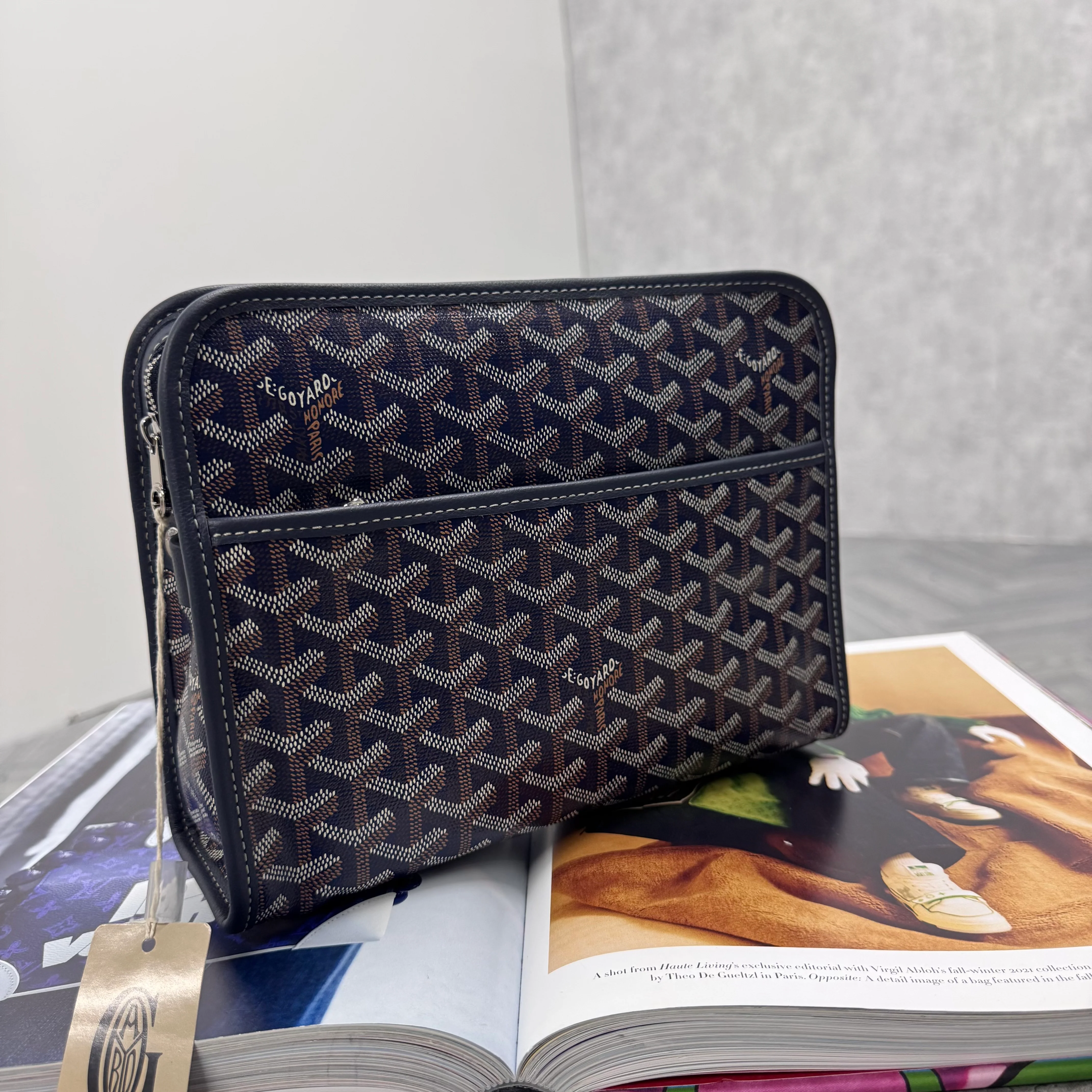 (PRE ORDER) GYRD POUCH BAG - NAVY - Image 4