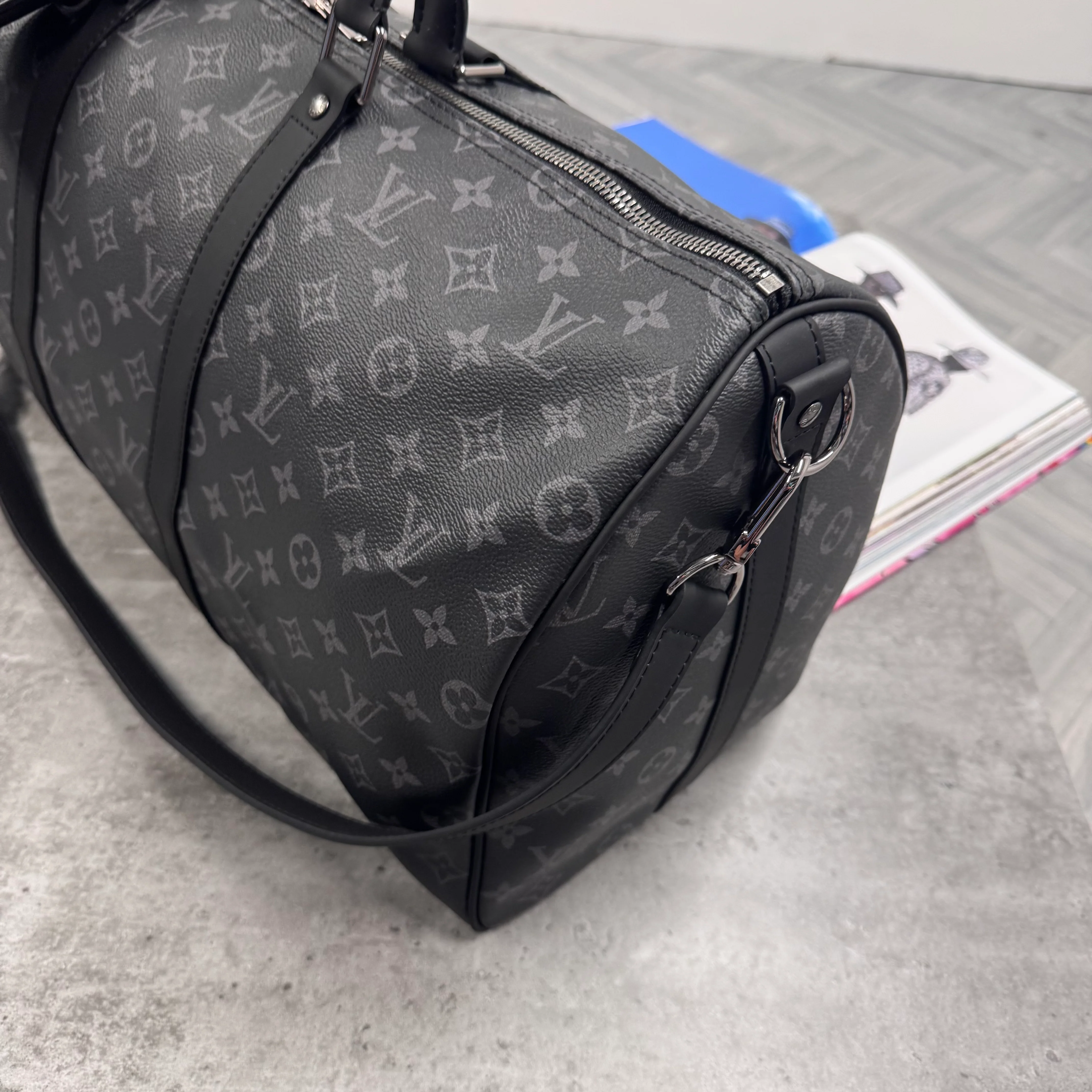 (PRE ORDER) LVE DUFFEL BAG (50) - BLACK - Image 3