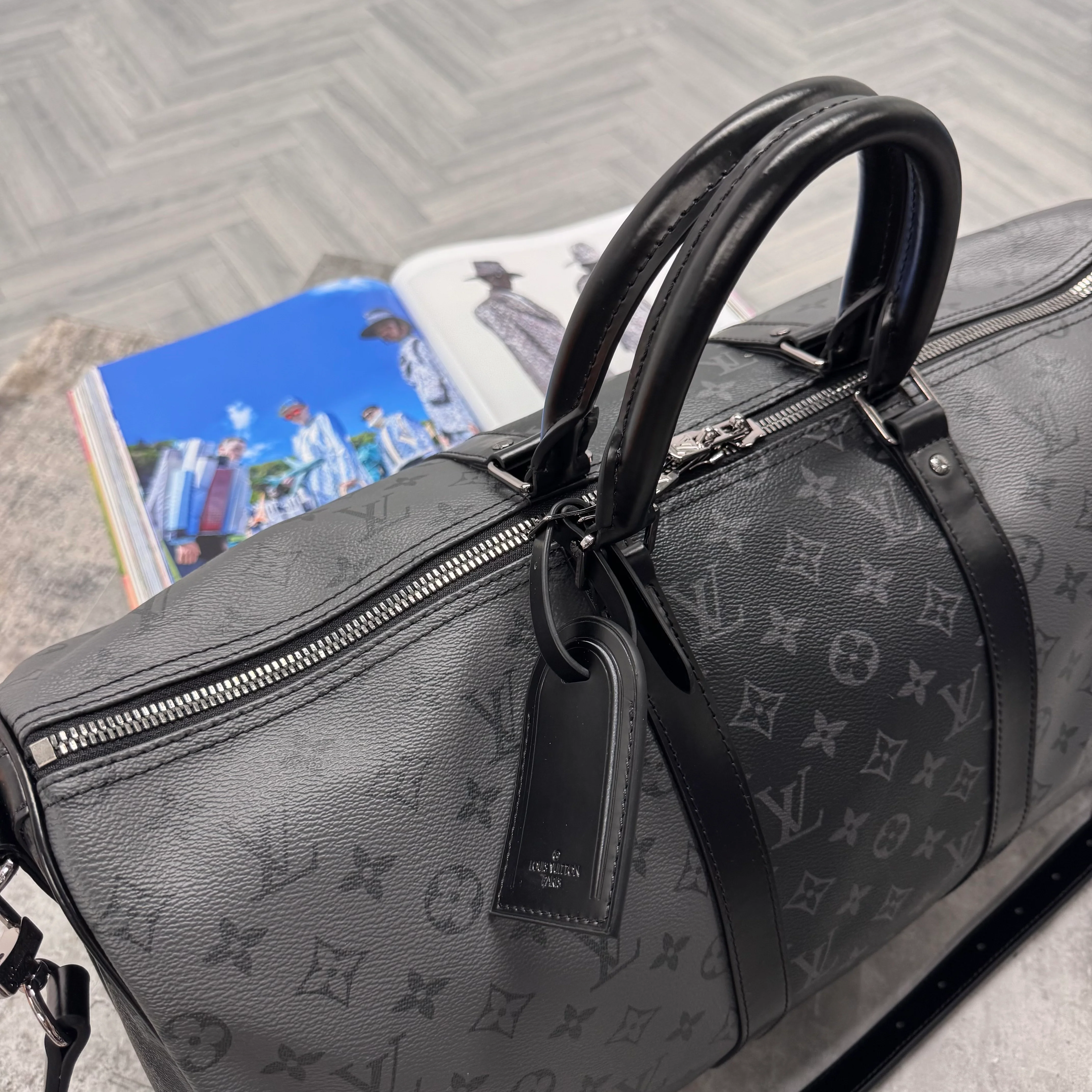 (PRE ORDER) LVE DUFFEL BAG (50) - BLACK / GREY - Image 2