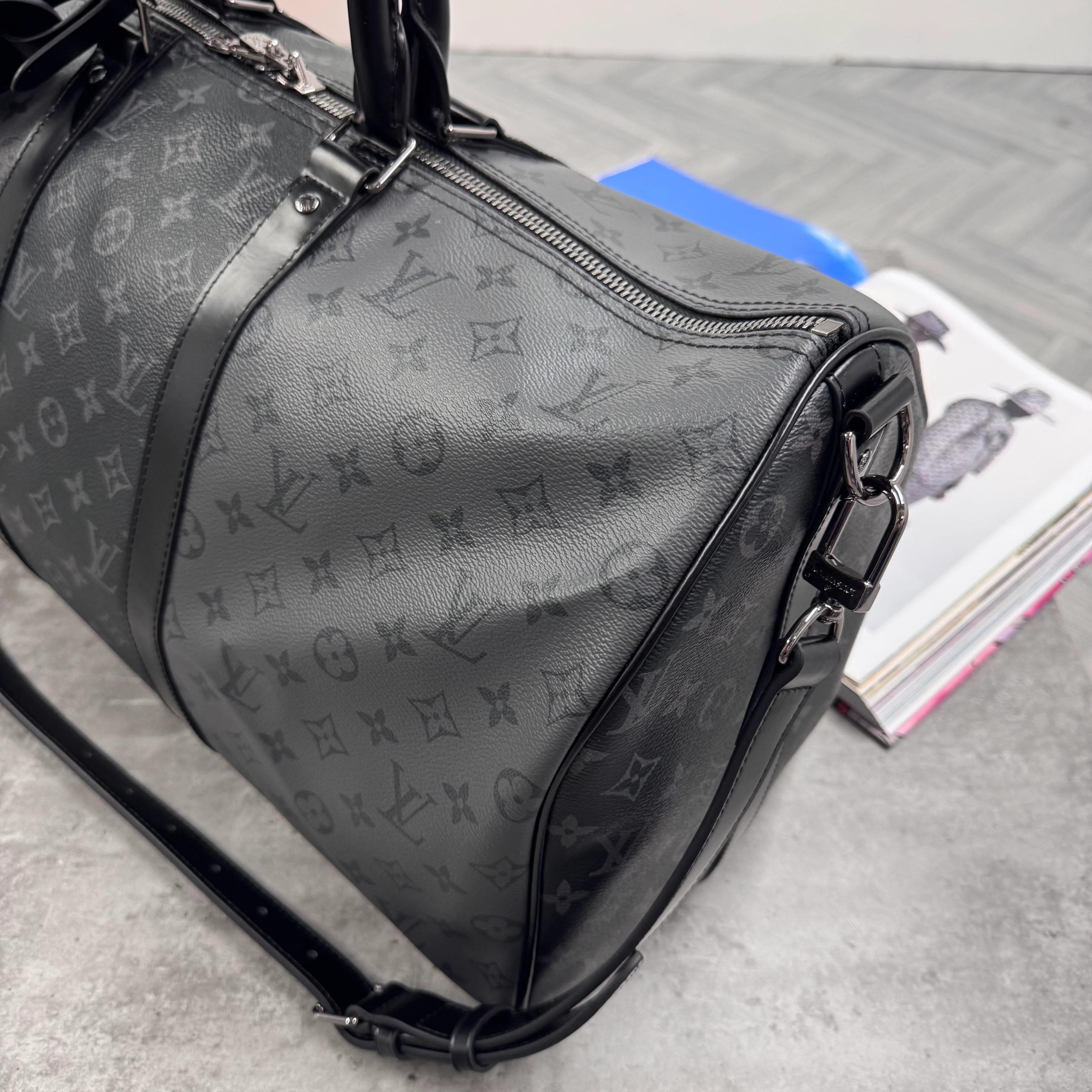 (PRE ORDER) LVE DUFFEL BAG (50) - BLACK / GREY - Image 3