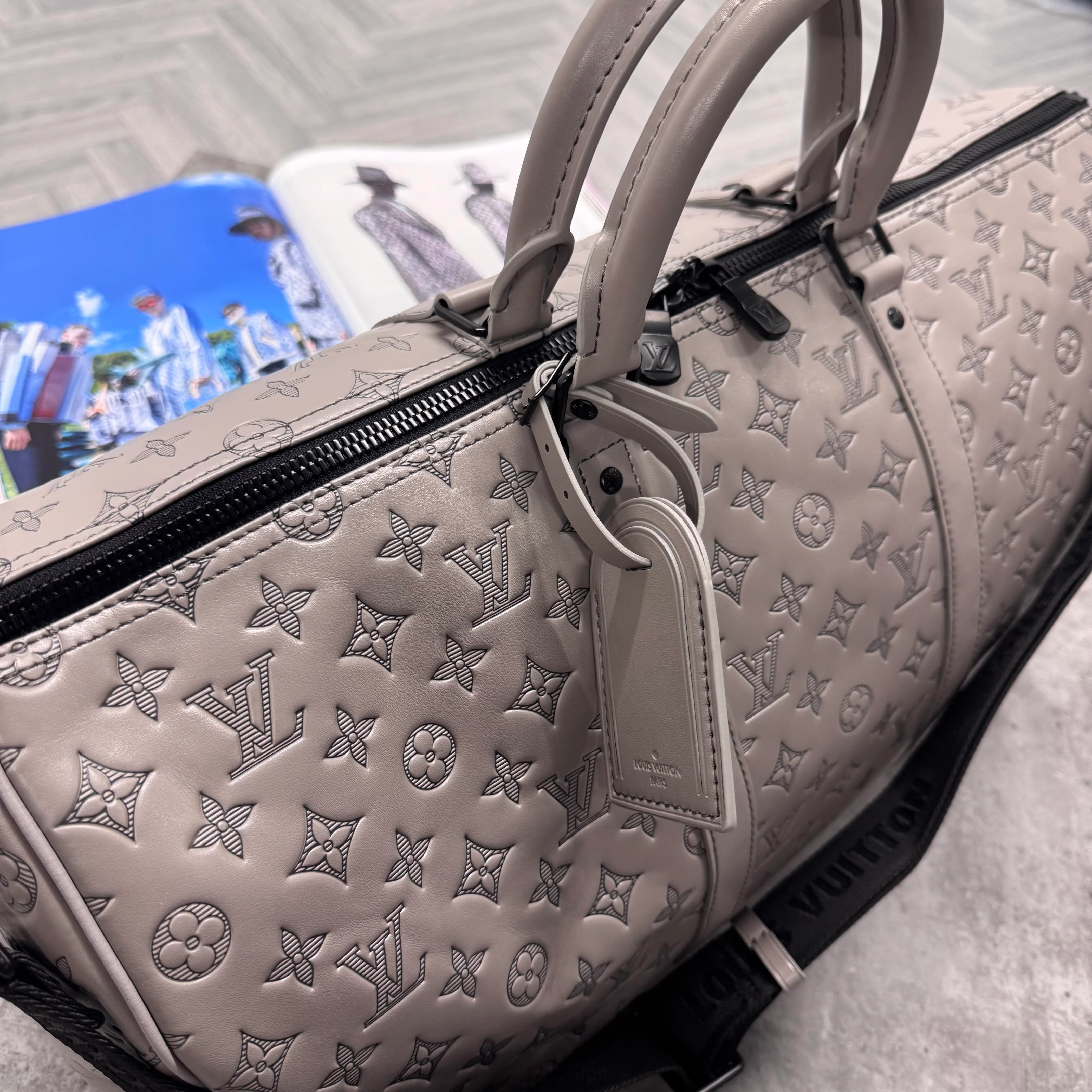 (PRE ORDER) LVE DUFFEL BAG (50) - GREY - Image 2