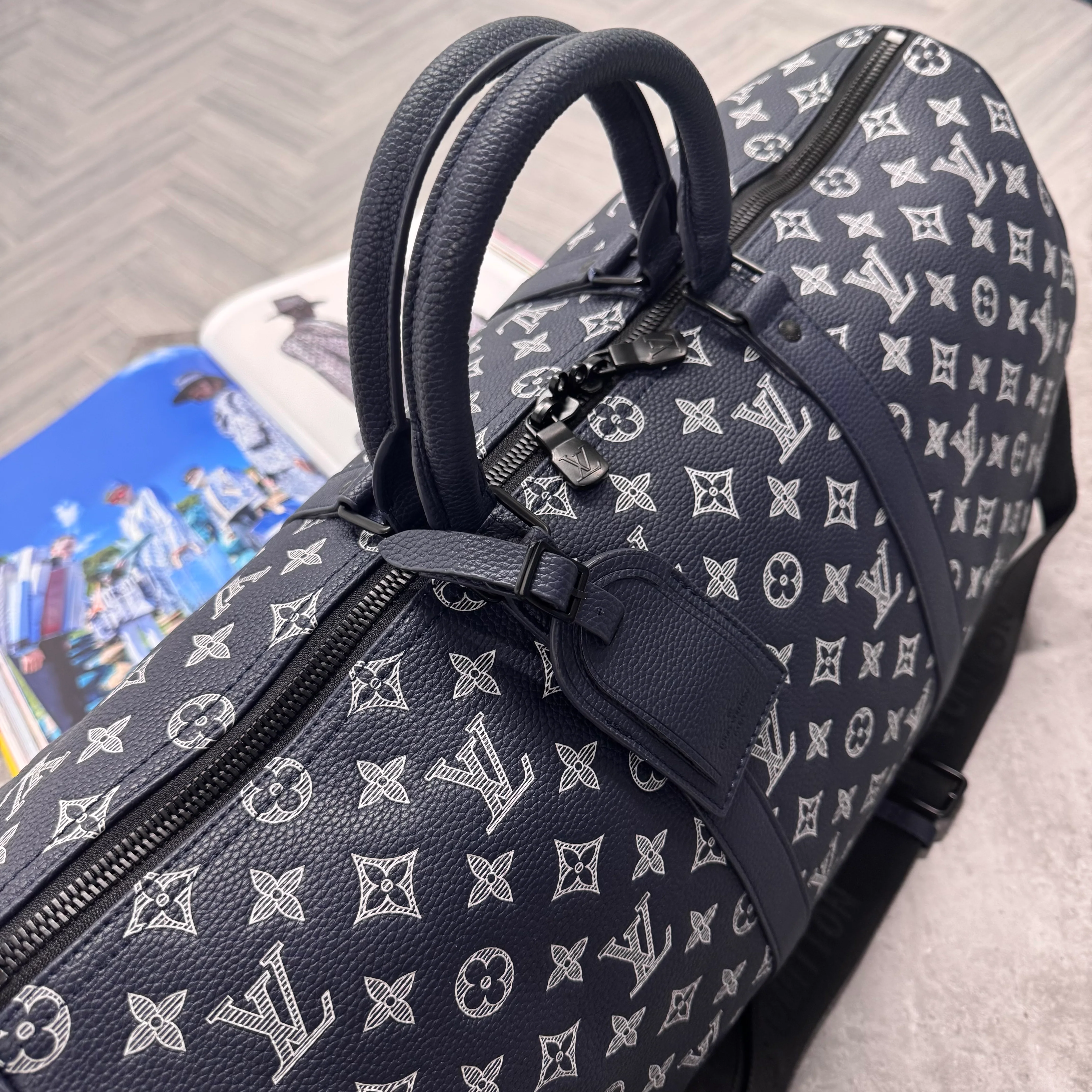 (PRE ORDER) LVE DUFFEL BAG (50) - NAVY / WHITE - Image 2