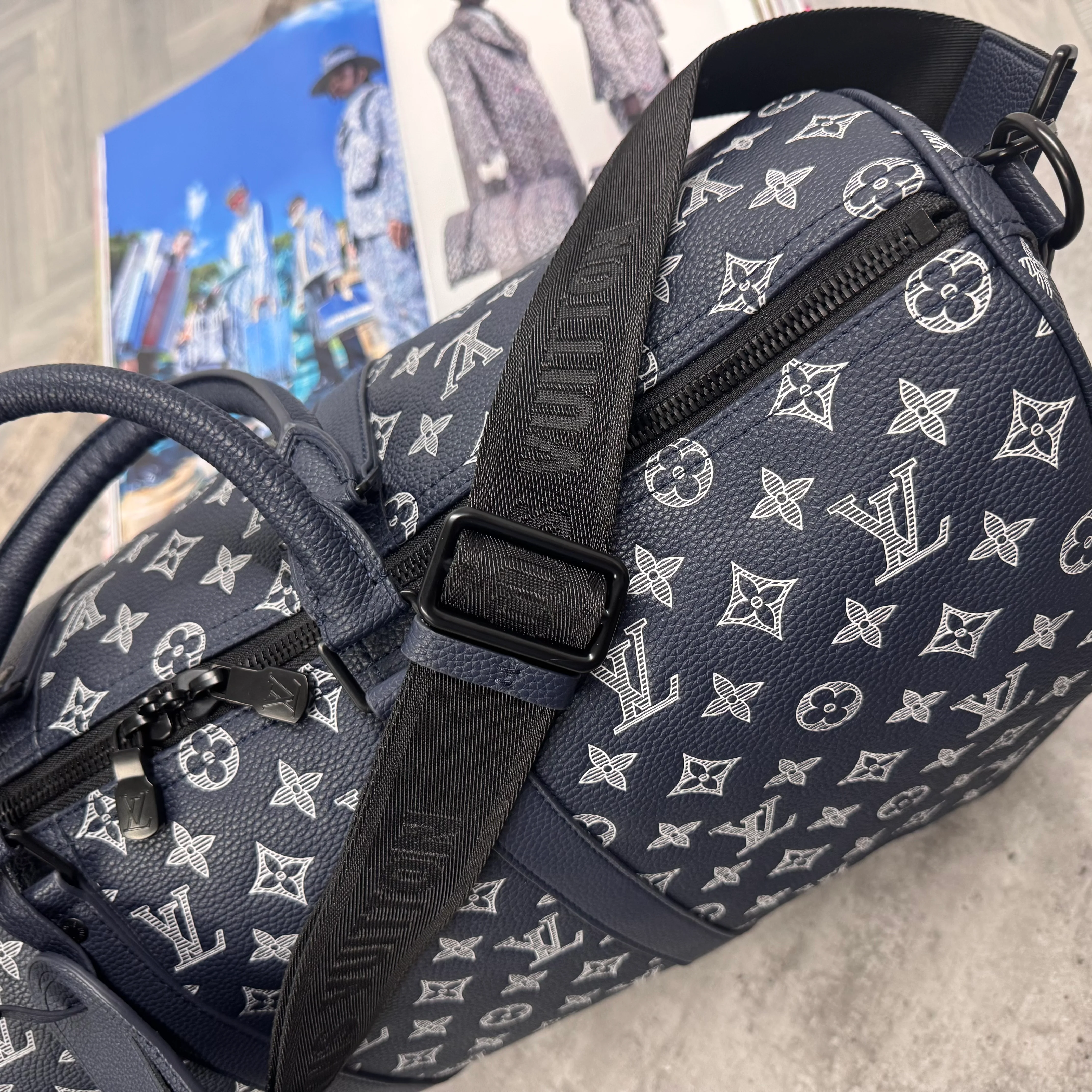 (PRE ORDER) LVE DUFFEL BAG (50) - NAVY / WHITE - Image 3