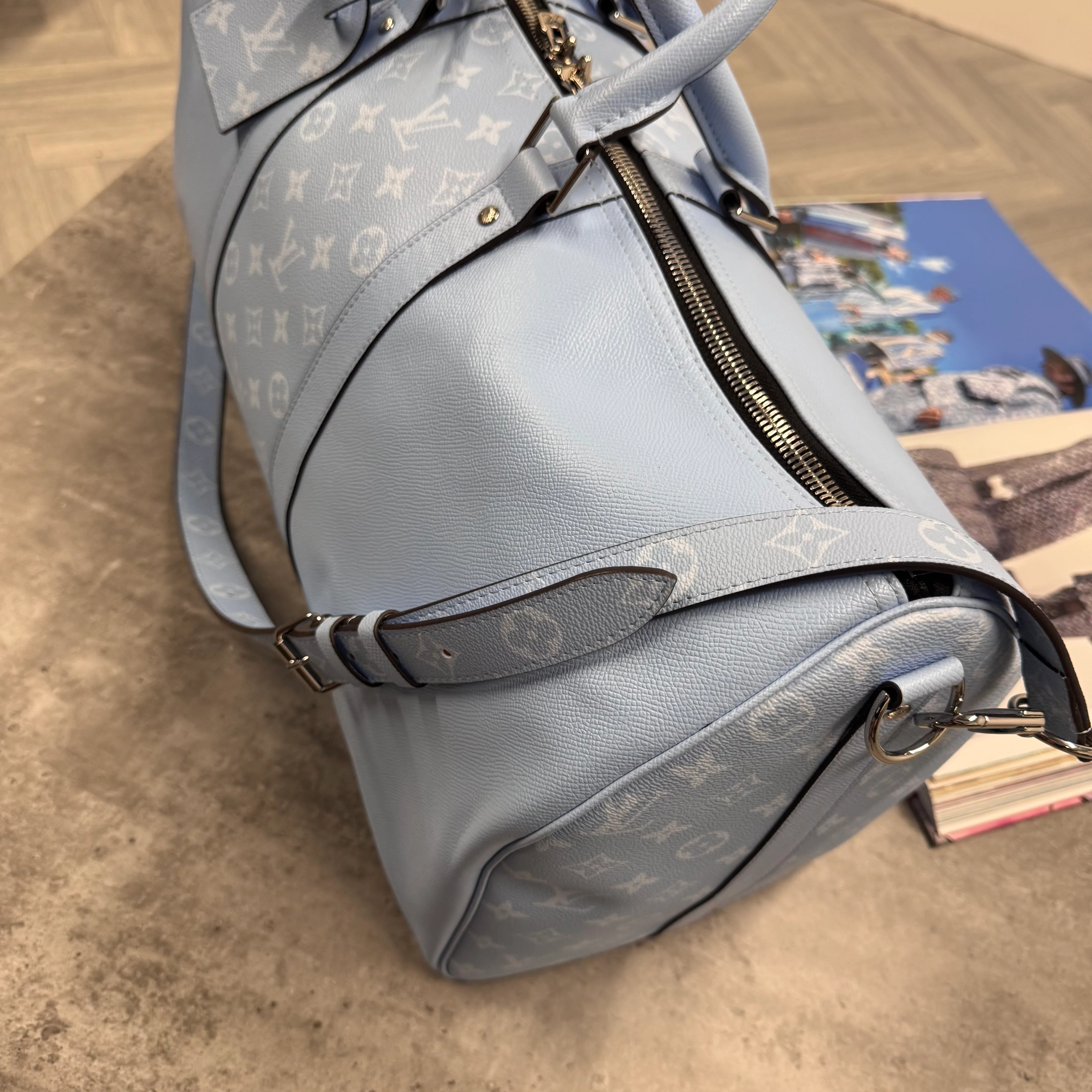 (PRE ORDER) LVE DUFFEL BAG (50) - SKY BLUE - Image 3