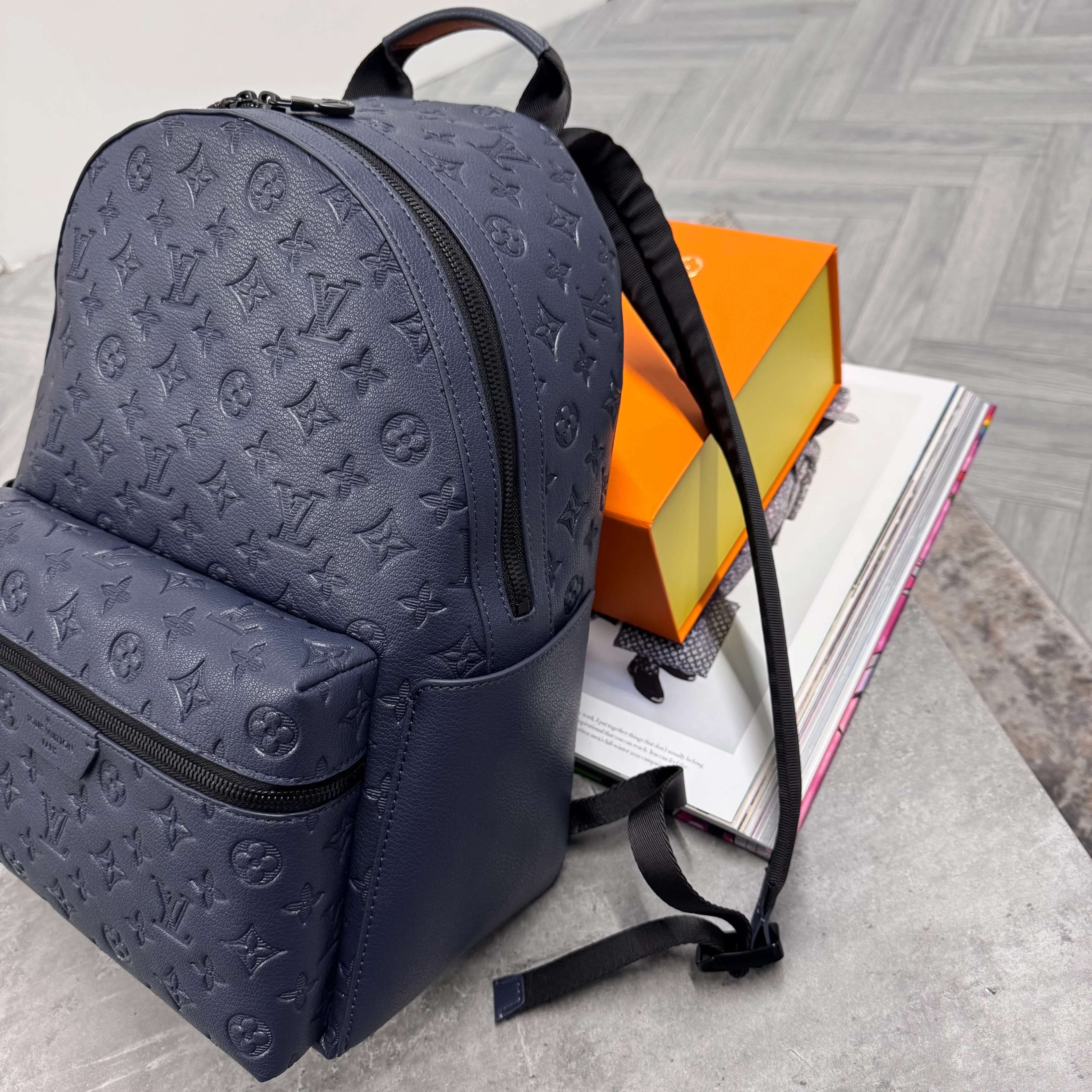 (PRE ORDER) LVE MONOGRAM BACKPACK - NAVY - Image 3