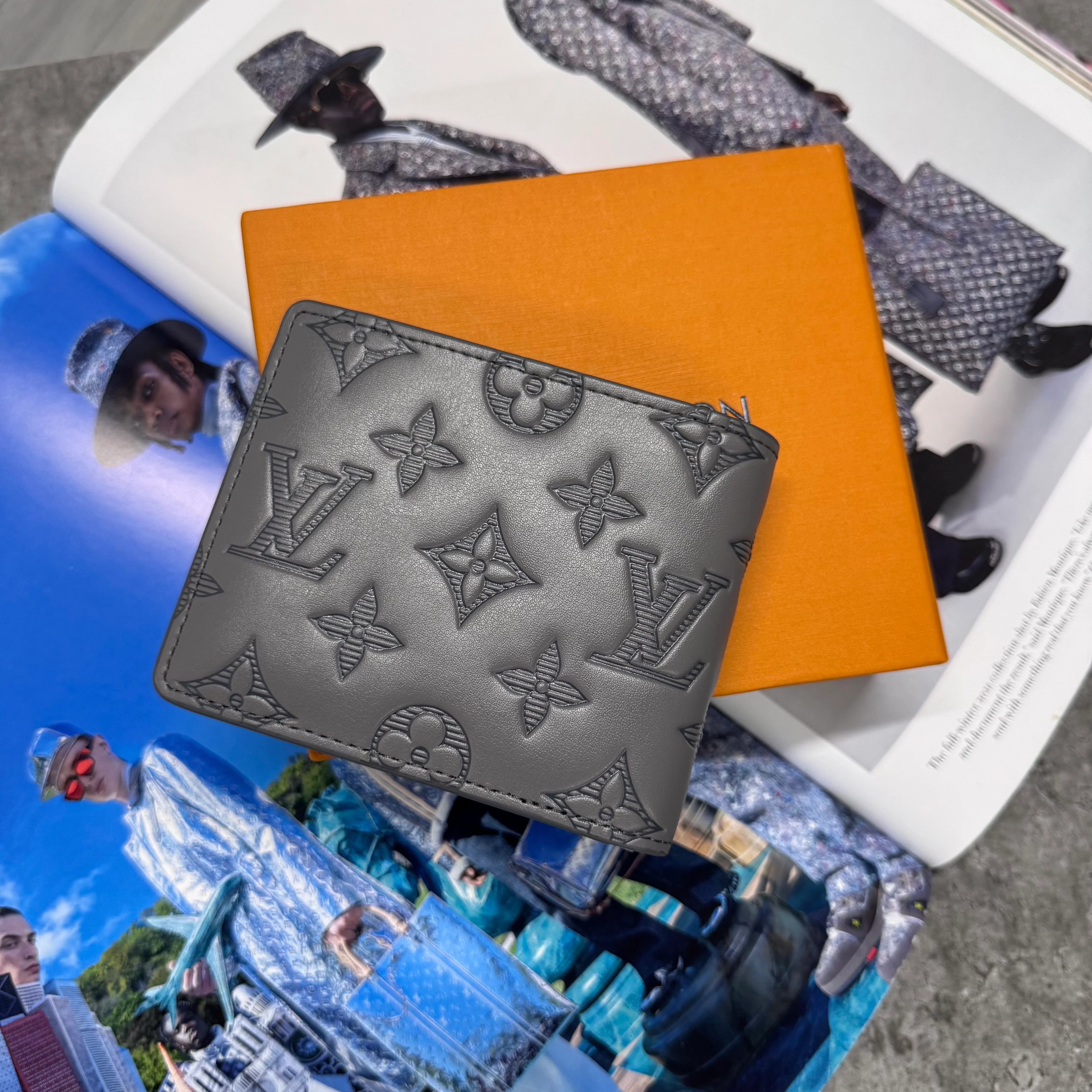 (PRE ORDER) LVE MONOGRAM WALLET - GREY - Image 2