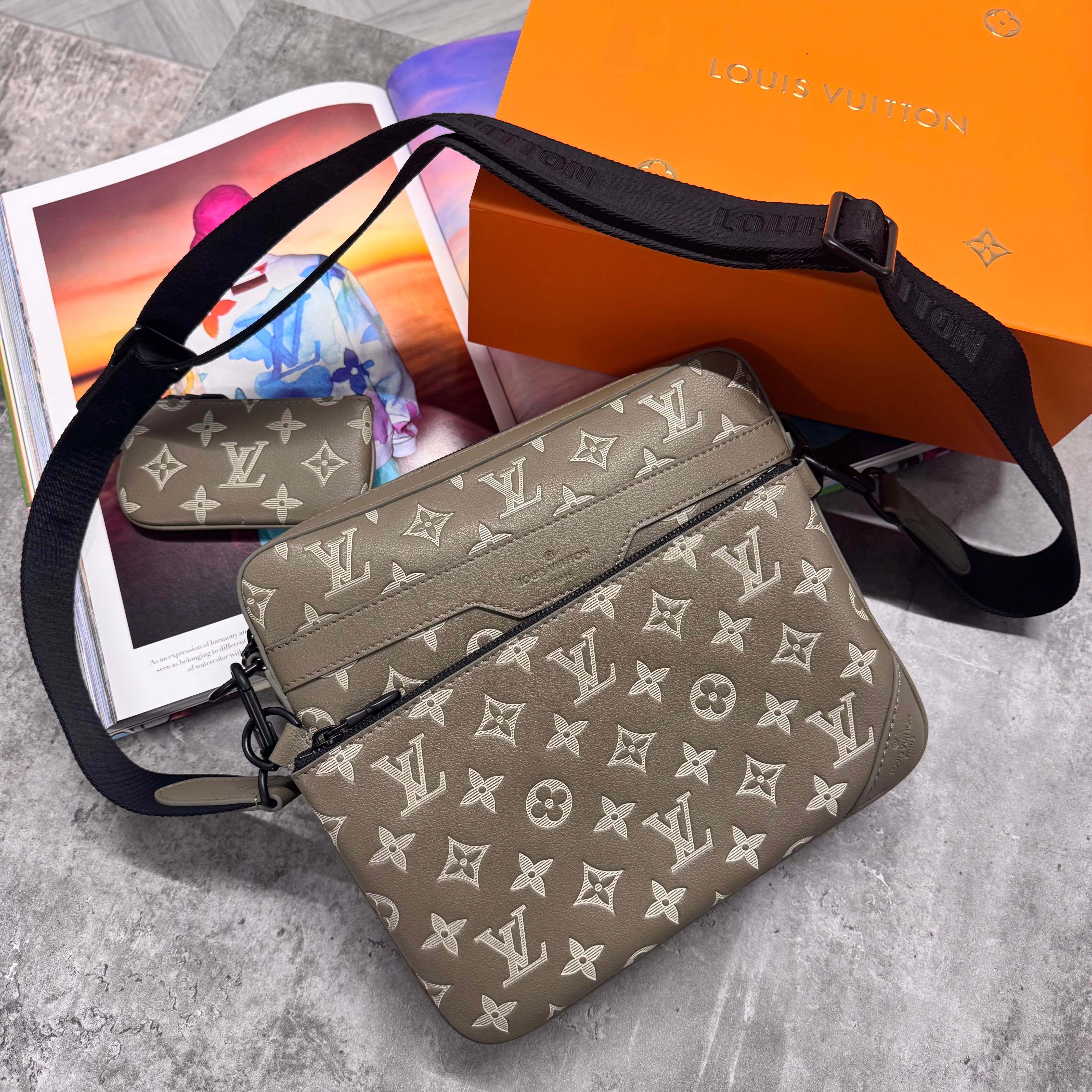 (PRE ORDER) LVE TRIO BAG - KHAKI
