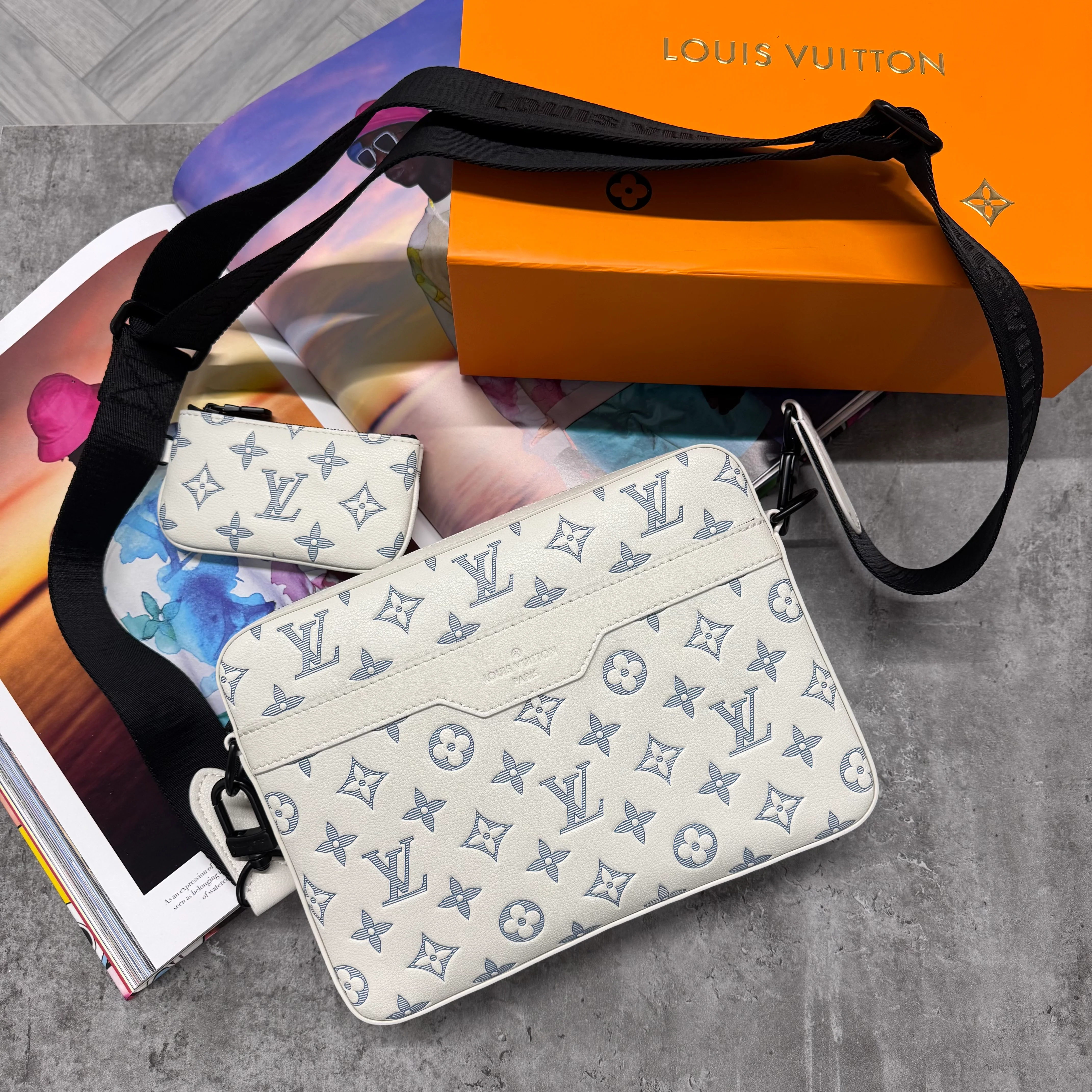 (PRE ORDER) LVE TRIO BAG - WHITE / BLUE - Image 3