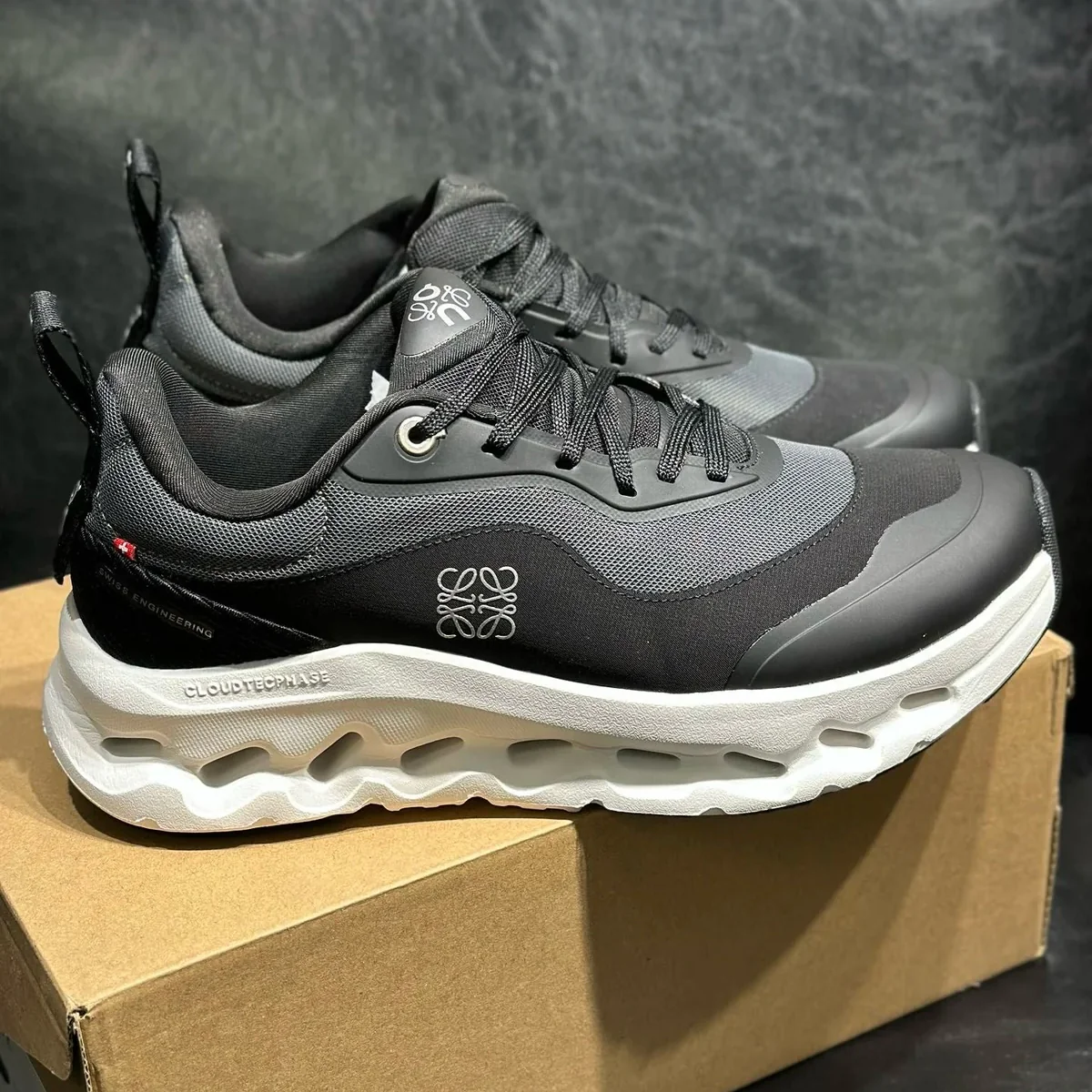 (PRE ORDER) LWE X ON TRAINERS - BLACK / WHITE